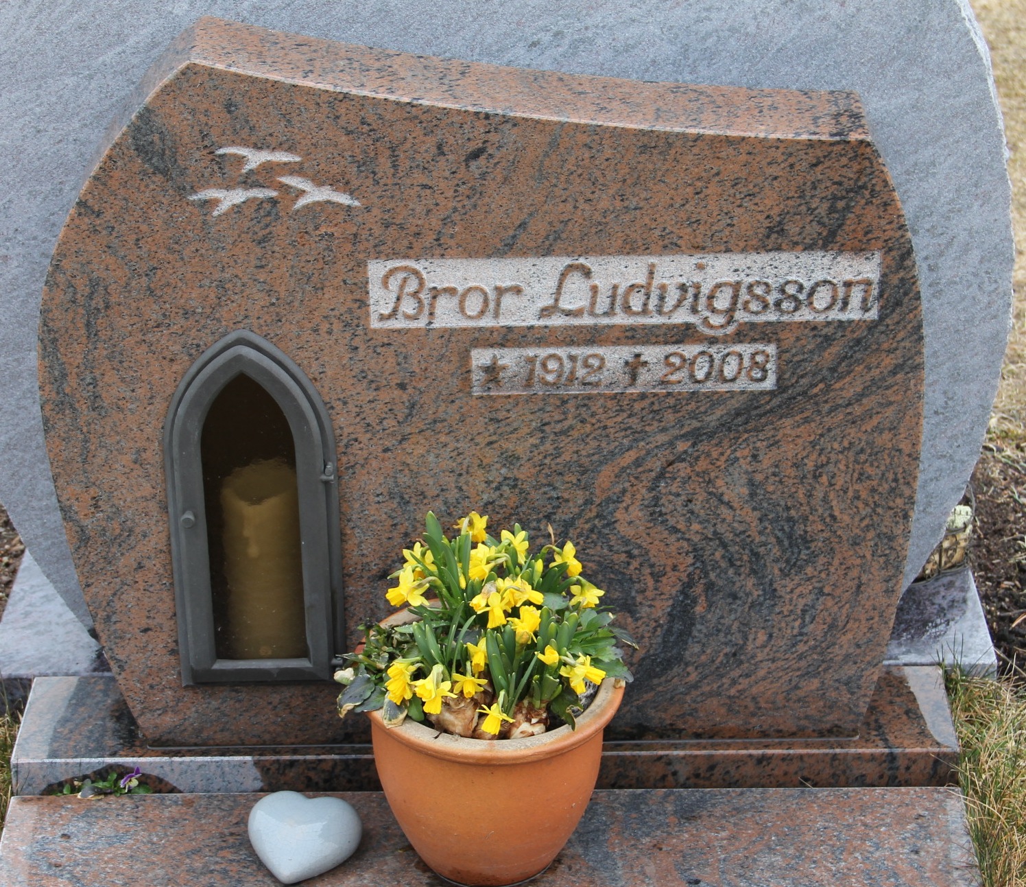 Grav H103 Hönö Kyrkogård