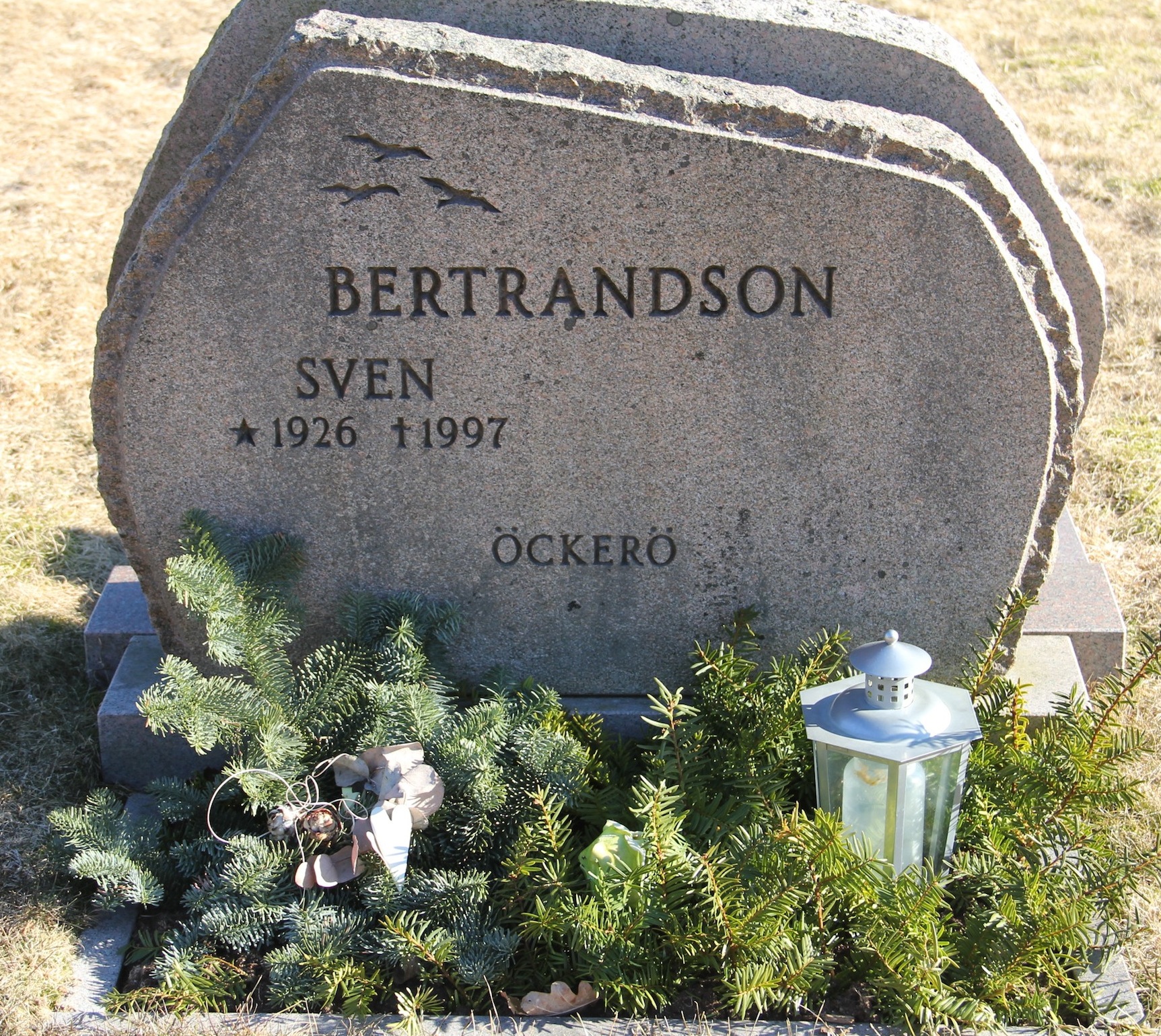 Grav A027 Hönö Kyrkogård