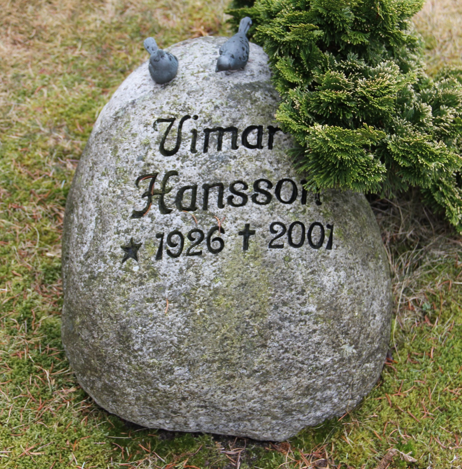 Grav U004 Hönö Kyrkogård