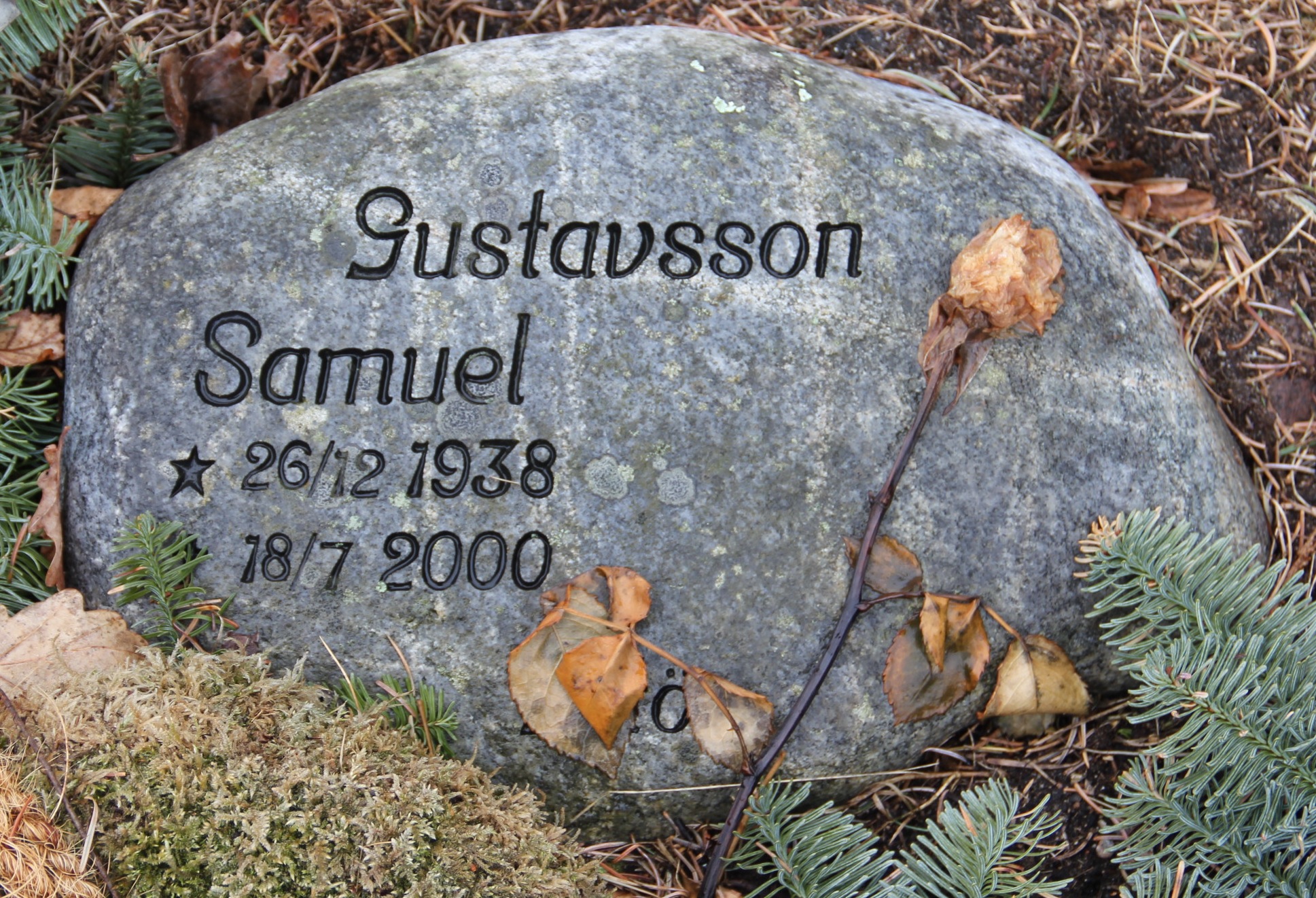Grav U014 Hönö Kyrkogård
