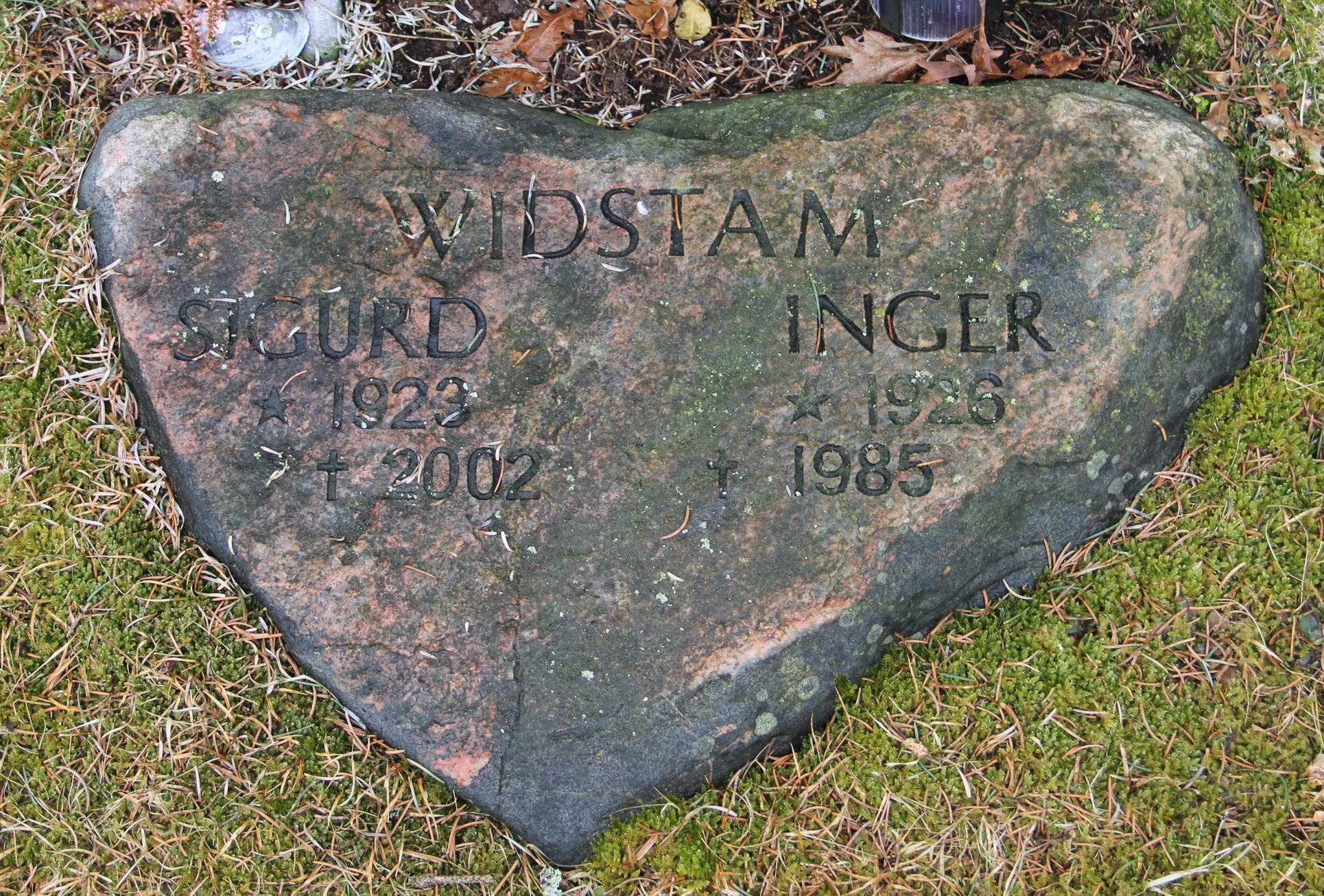 Grav U080 Hönö Kyrkogård