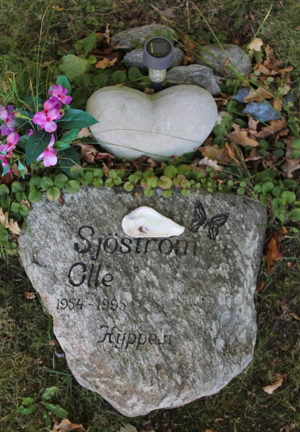 Grav I028 Öckerö Kyrkogård