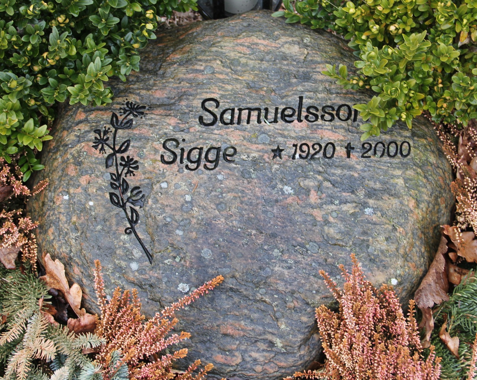 Grav U012 Hönö Kyrkogård
