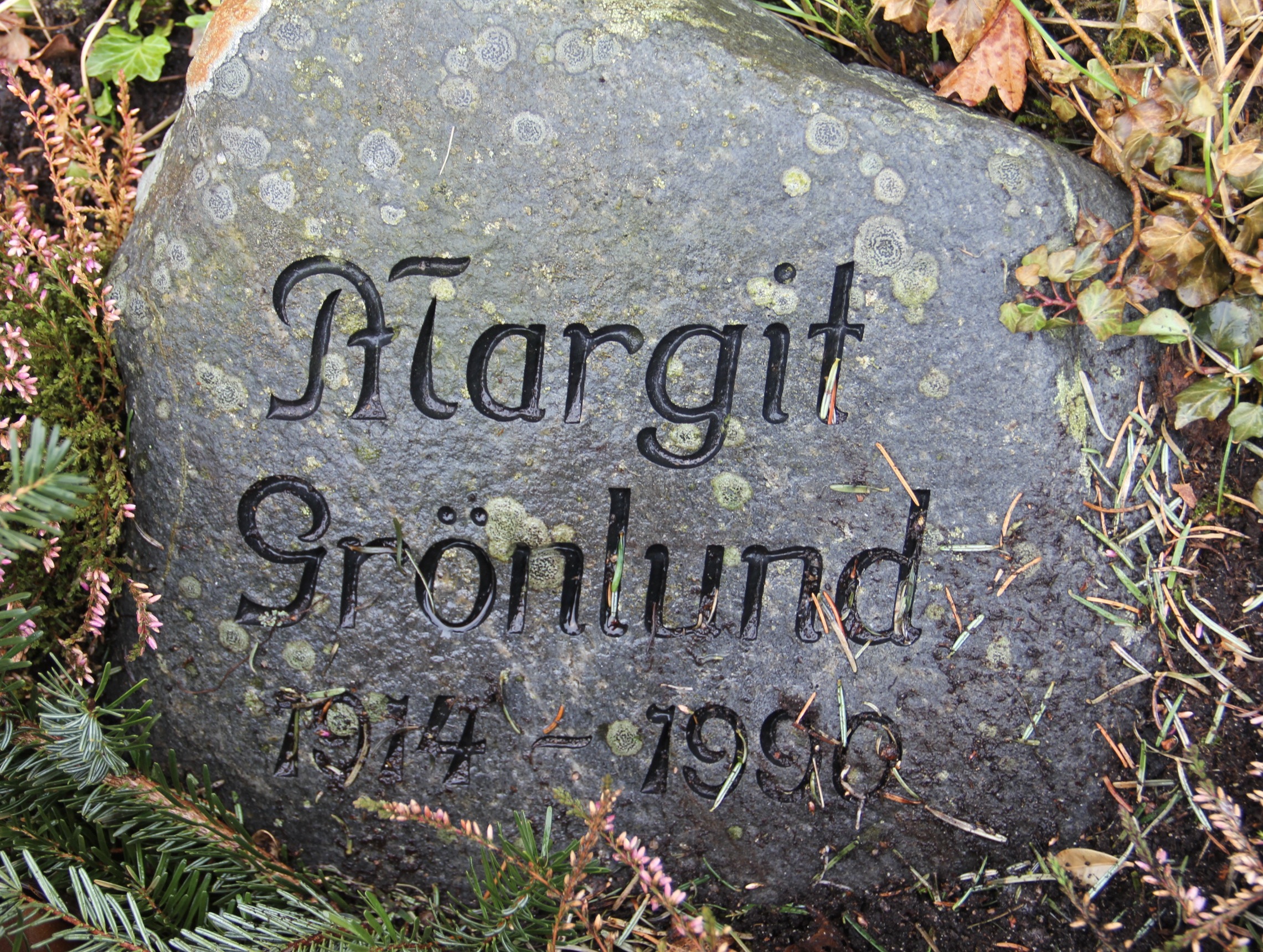 Grav U063 Hönö Kyrkogård