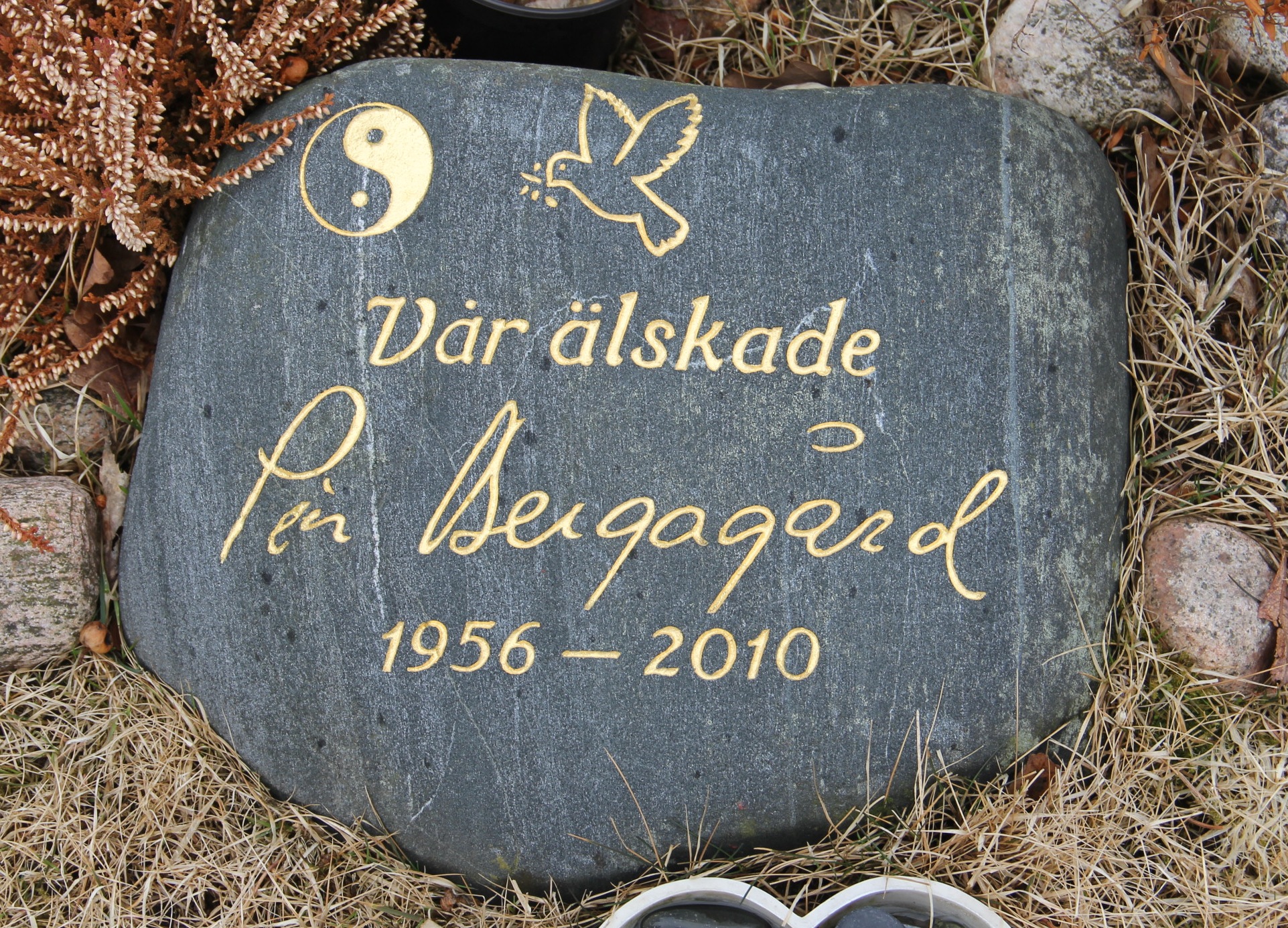 Grav U374 Hönö Kyrkogård
