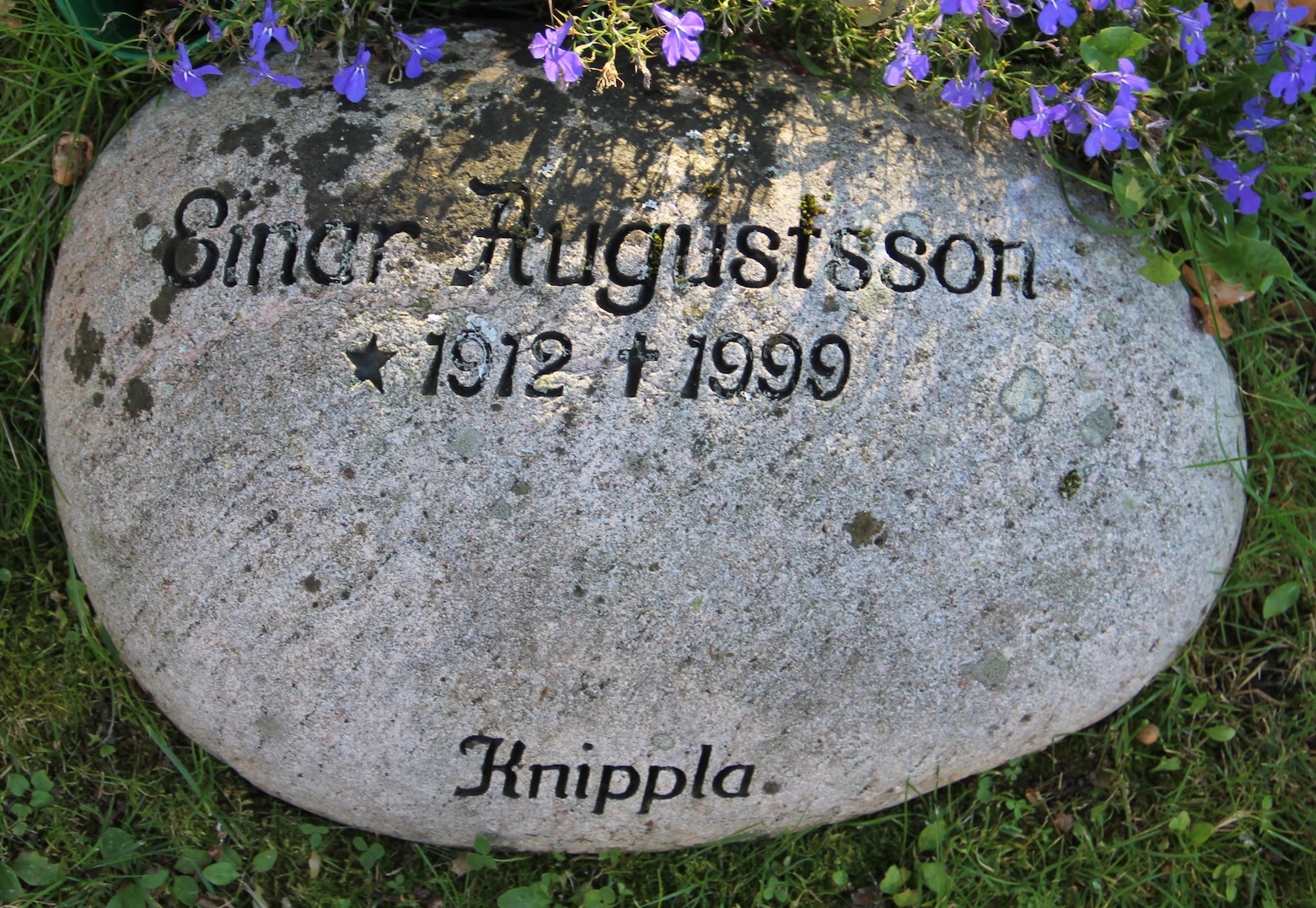 Grav J011 Öckerö Kyrkogård