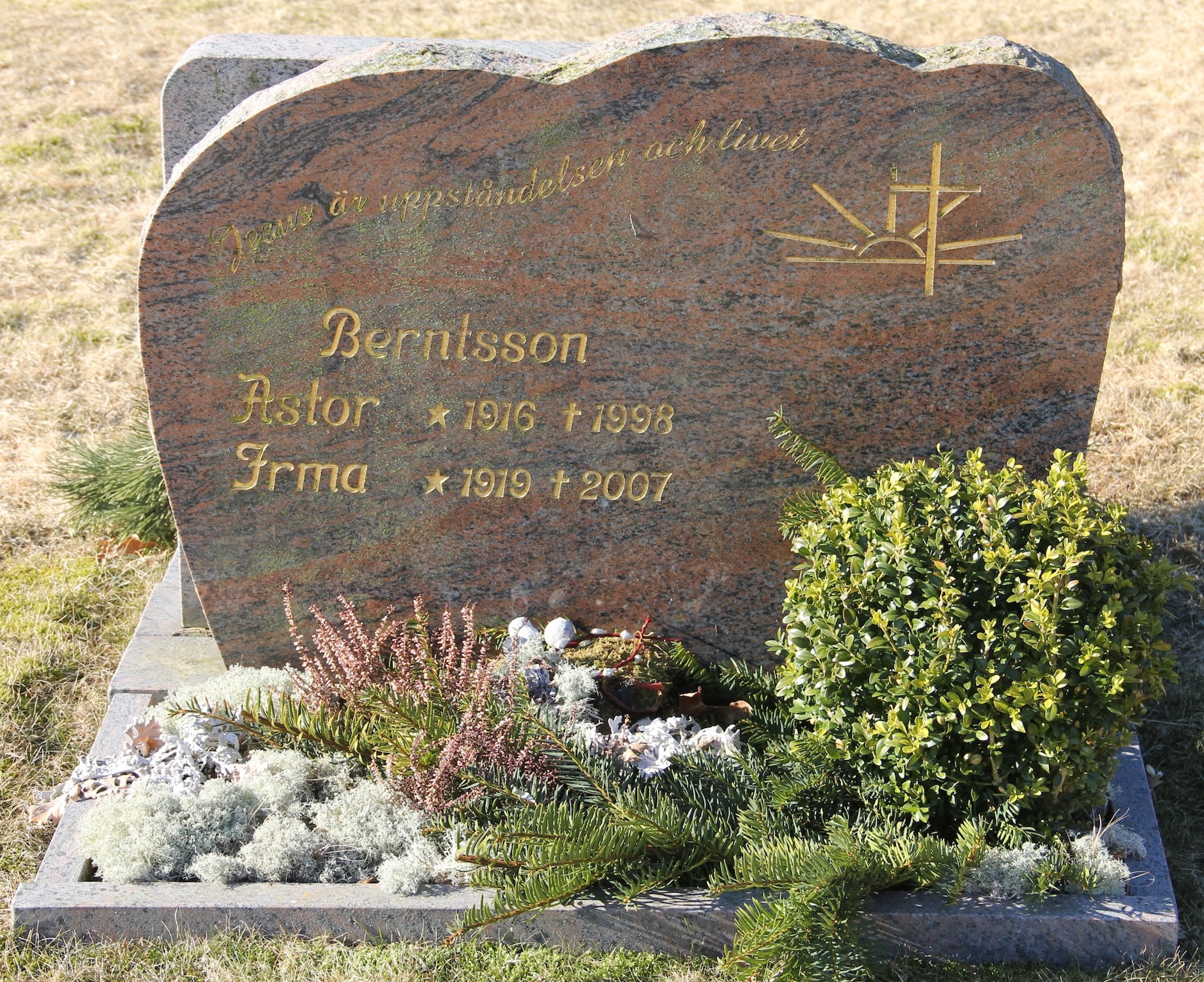 Grav A030 Hönö Kyrkogård