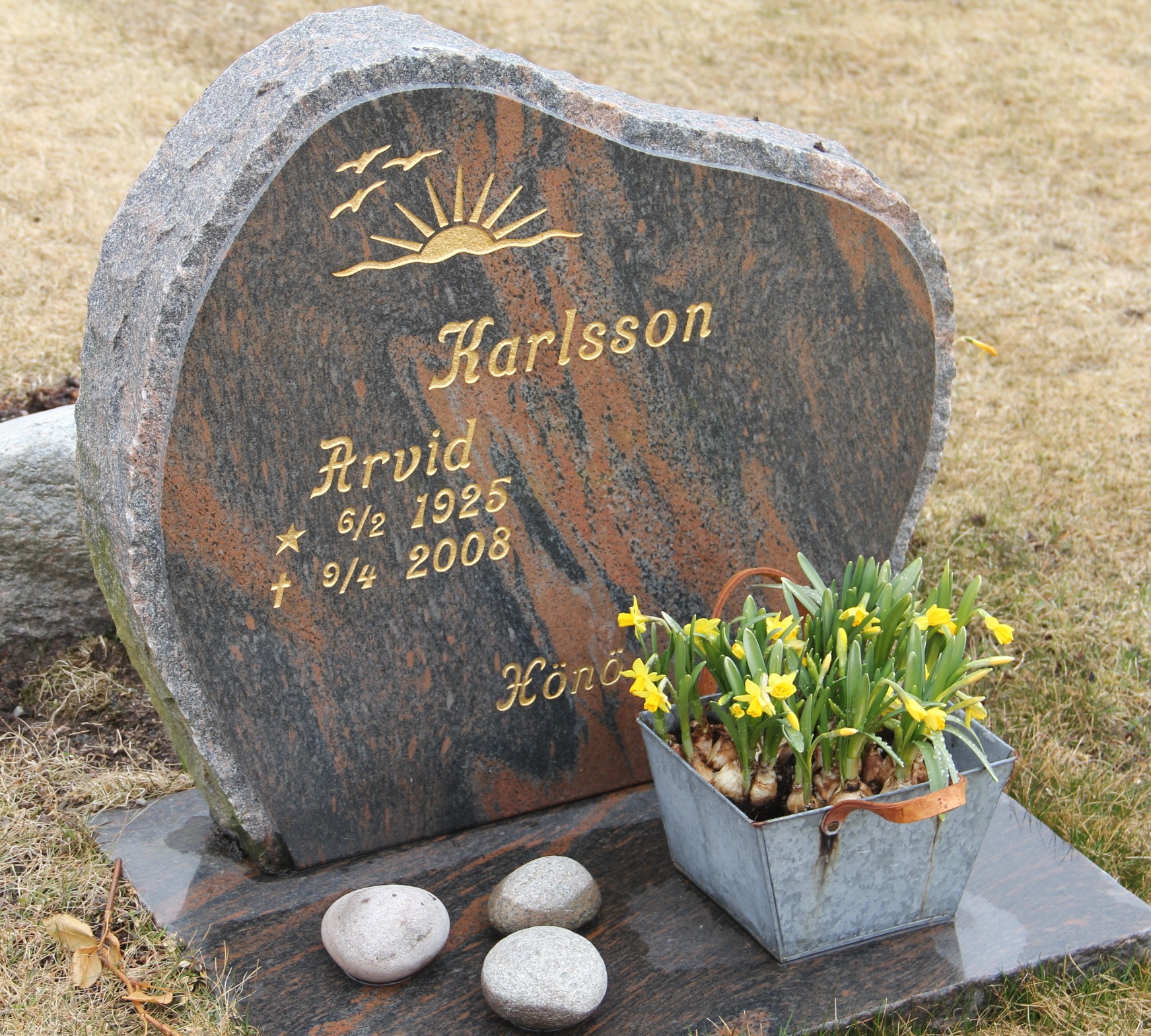 Grav H104 Hönö Kyrkogård