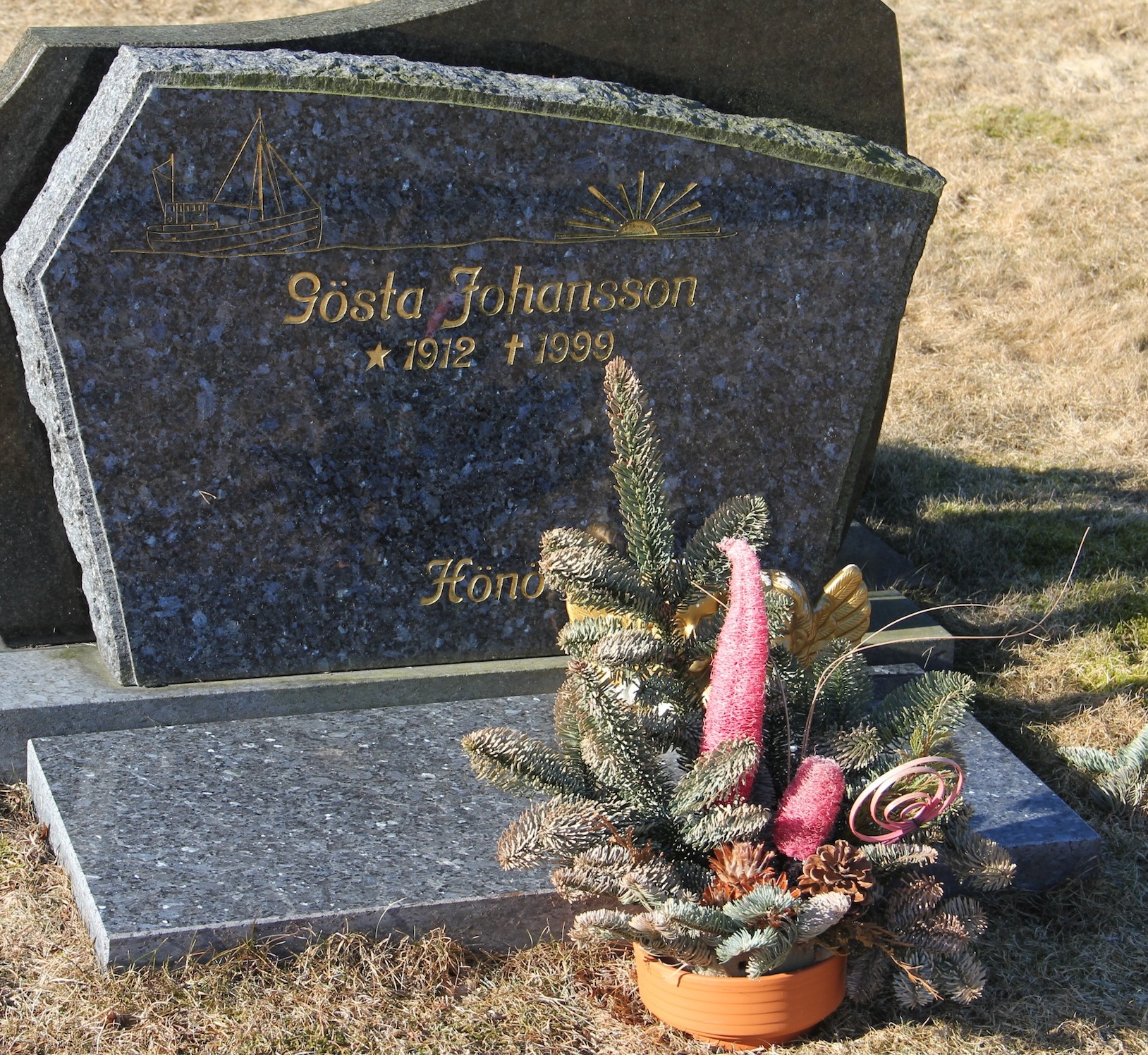 Grav A048 Hönö Kyrkogård