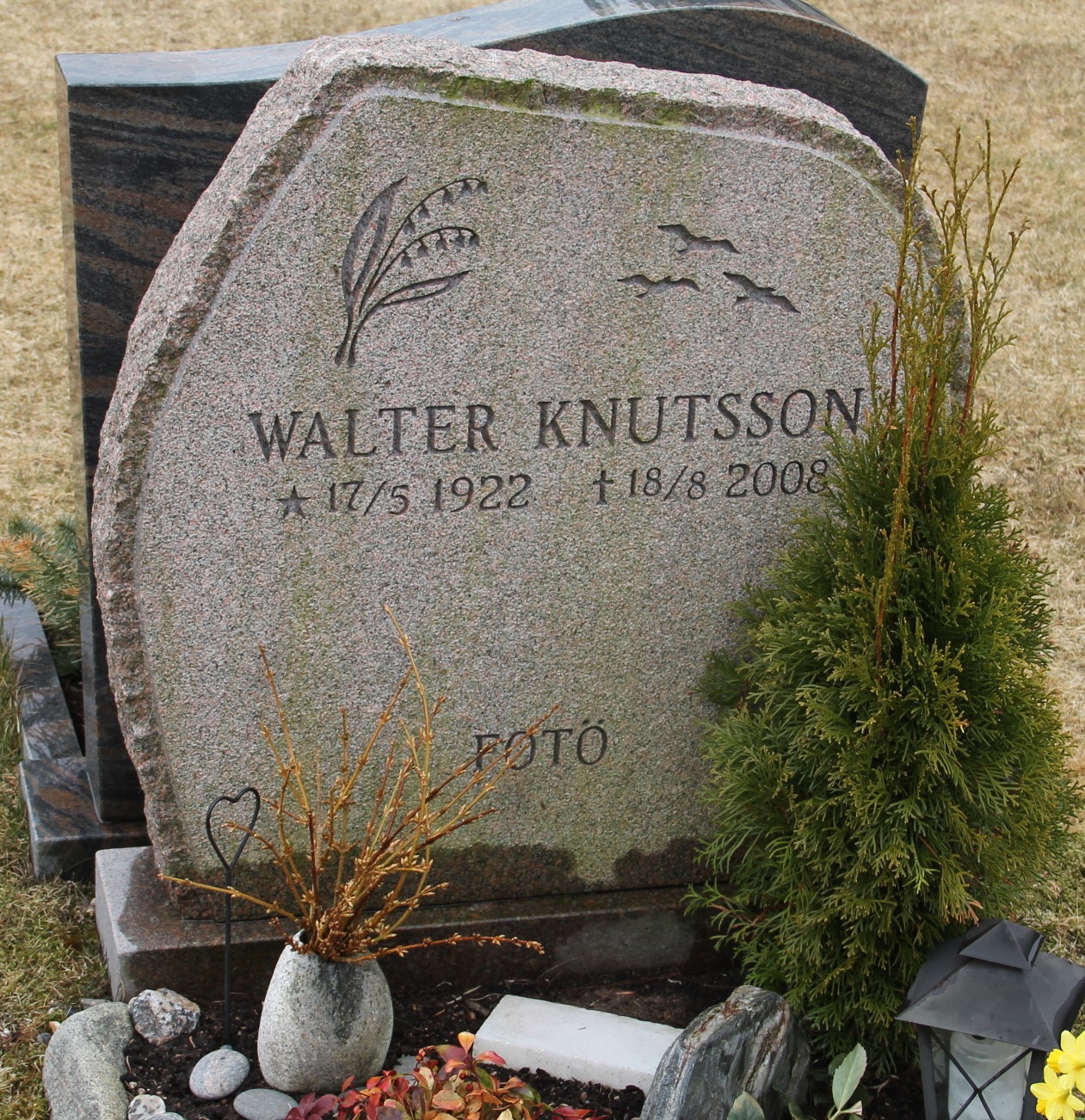 Grav H095 Hönö Kyrkogård