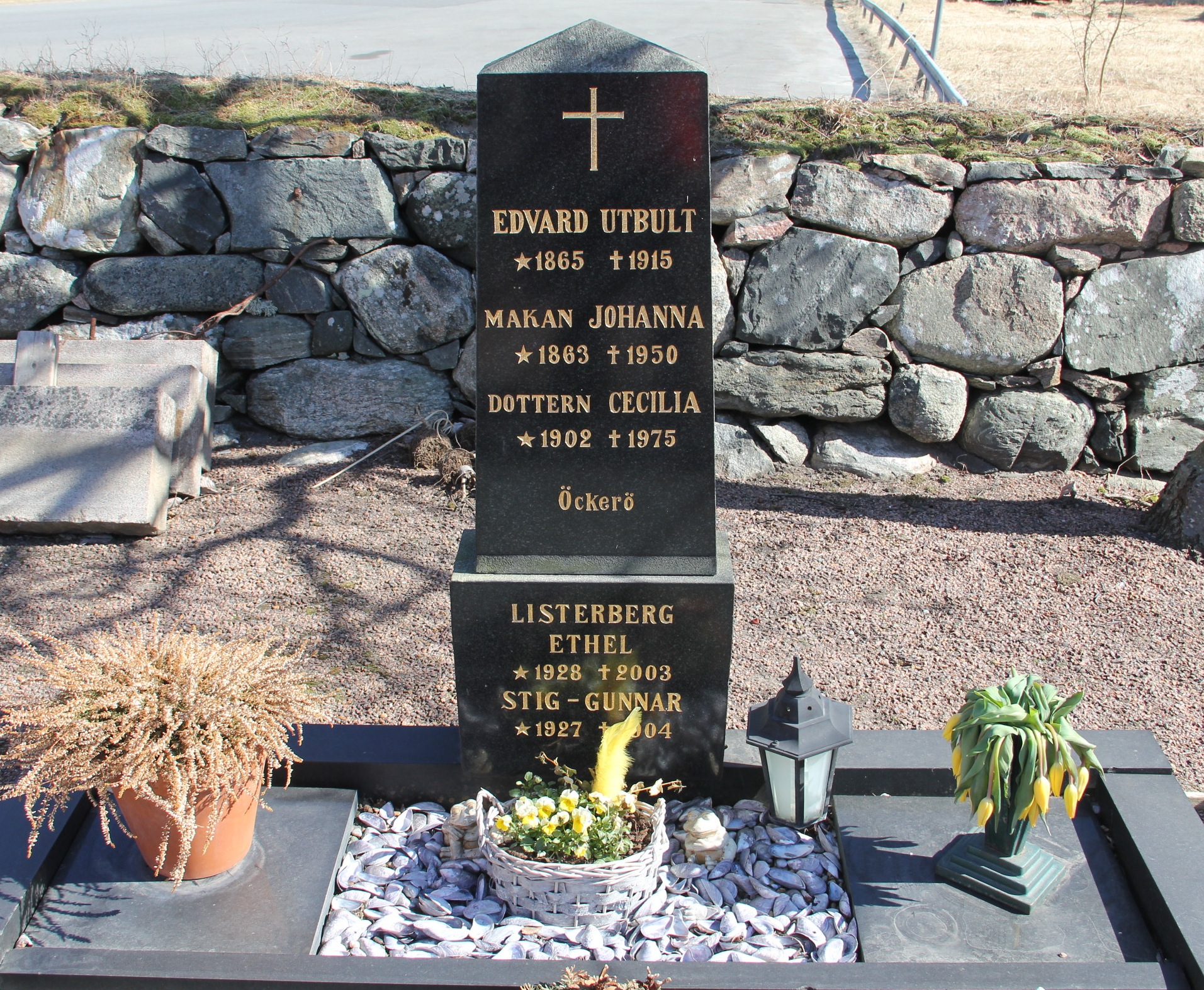 Grav A005 Öckerö Kyrkogård