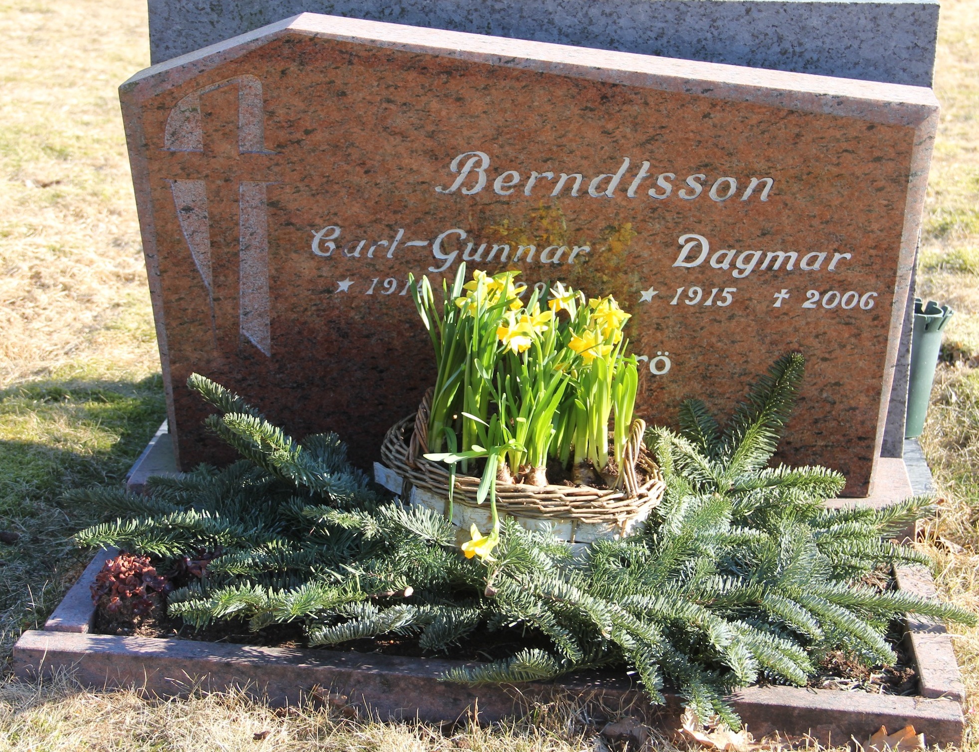 Grav A010 Hönö Kyrkogård