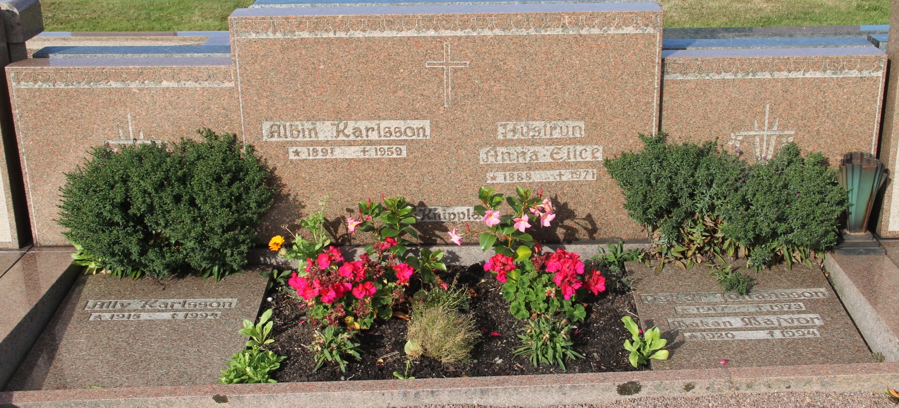 Grav G261 Öckerö Kyrkogård