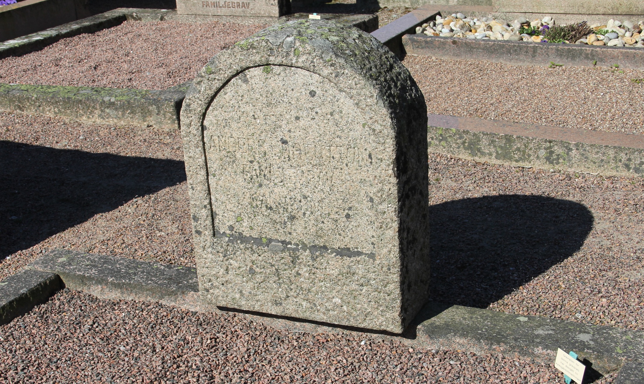 Grav D147 Öckerö Kyrkogård