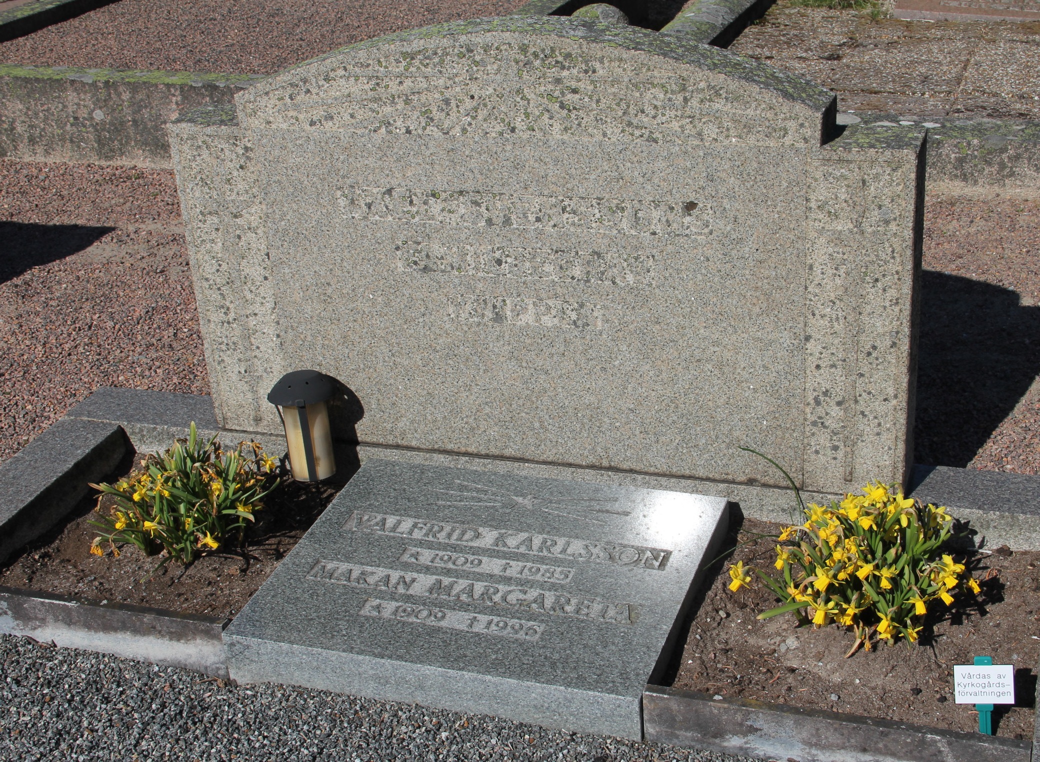 Grav D144 Öckerö Kyrkogård