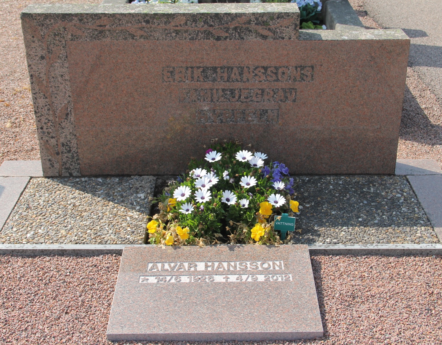 Grav E115 Öckerö Kyrkogård