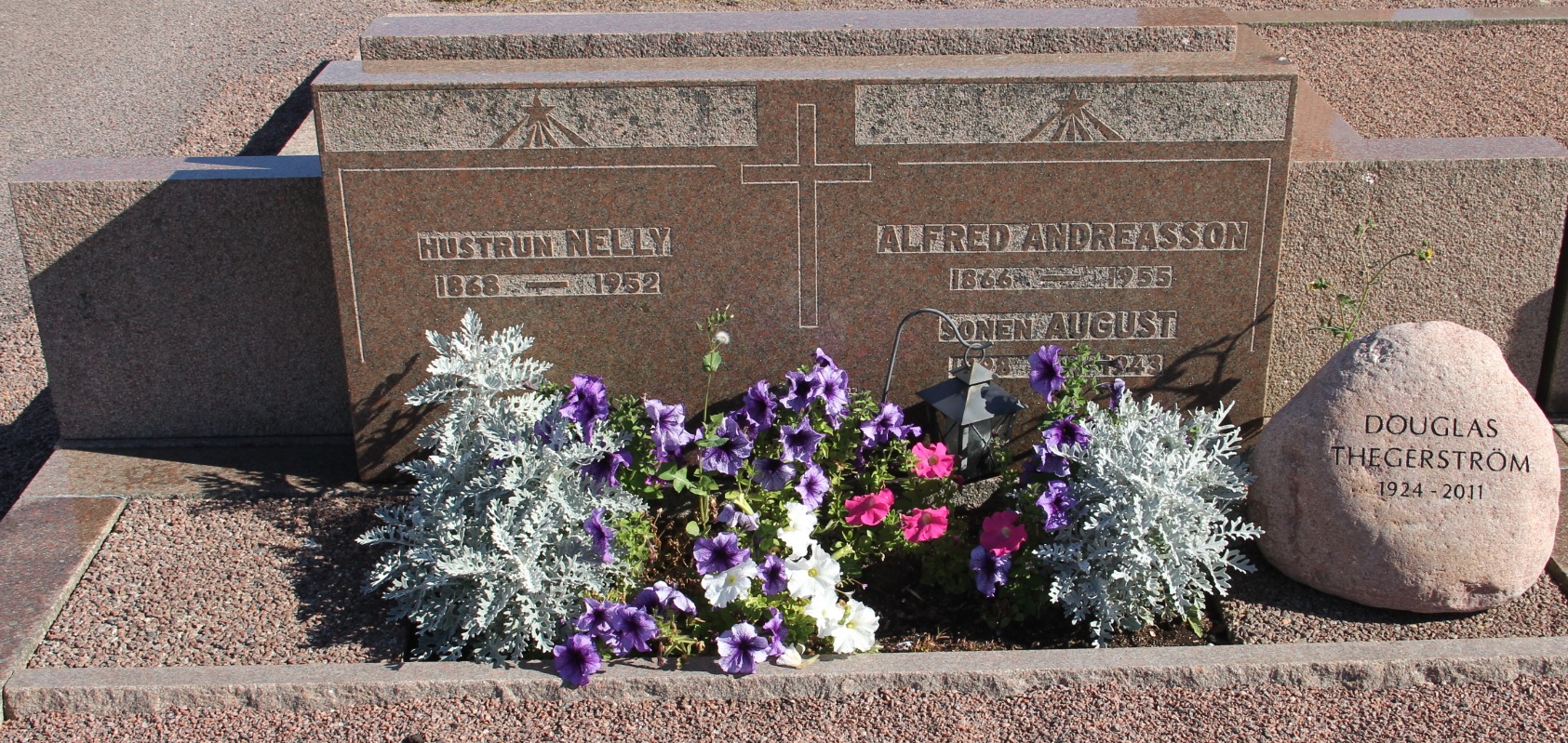 Grav F155 Öckerö Kyrkogård