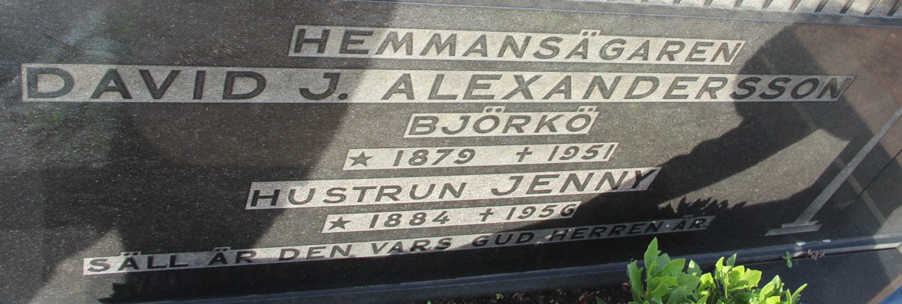 Grav G143 Öckerö Kyrkogård