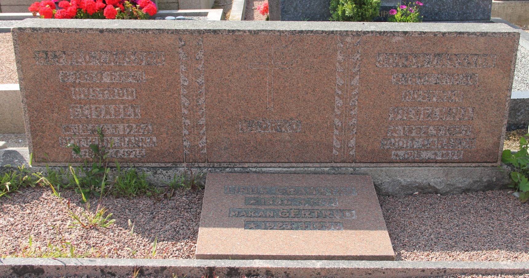 Grav E123 Öckerö Kyrkogård