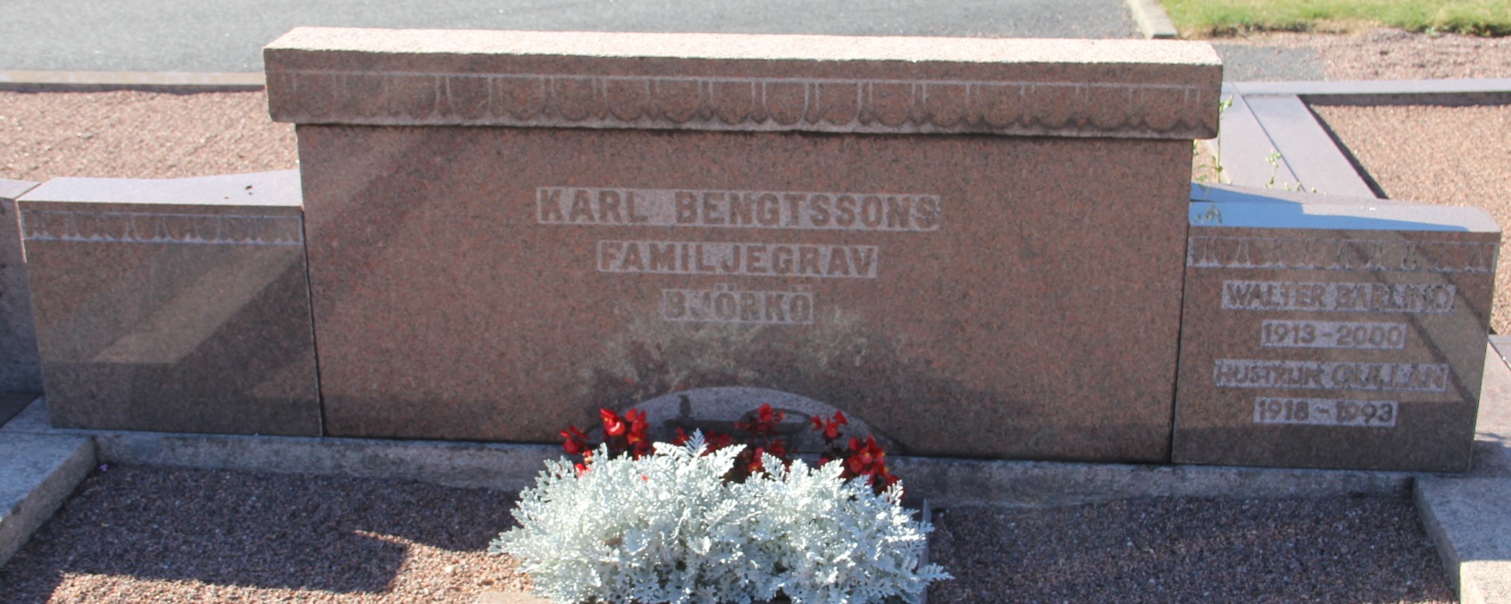 Grav F163 Öckerö Kyrkogård
