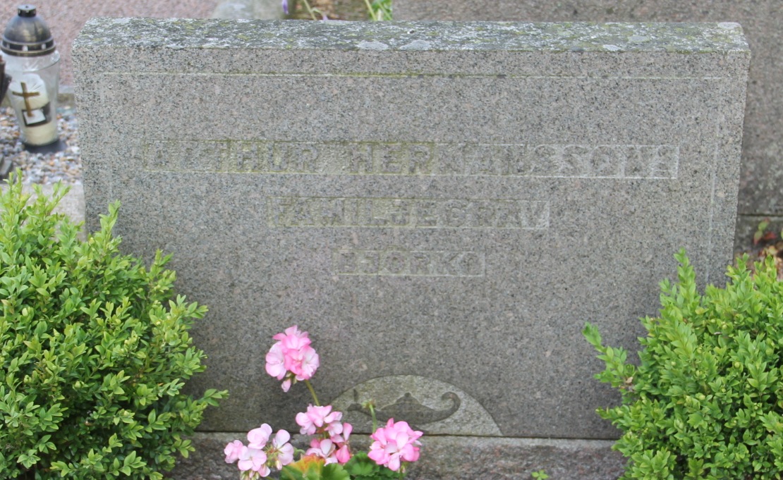 Grav E102 Öckerö Kyrkogård