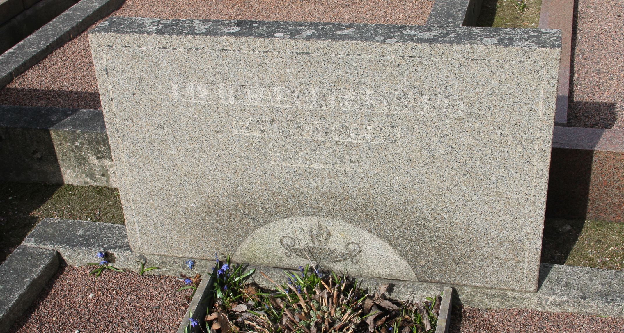 Grav C013 Öckerö Kyrkogård