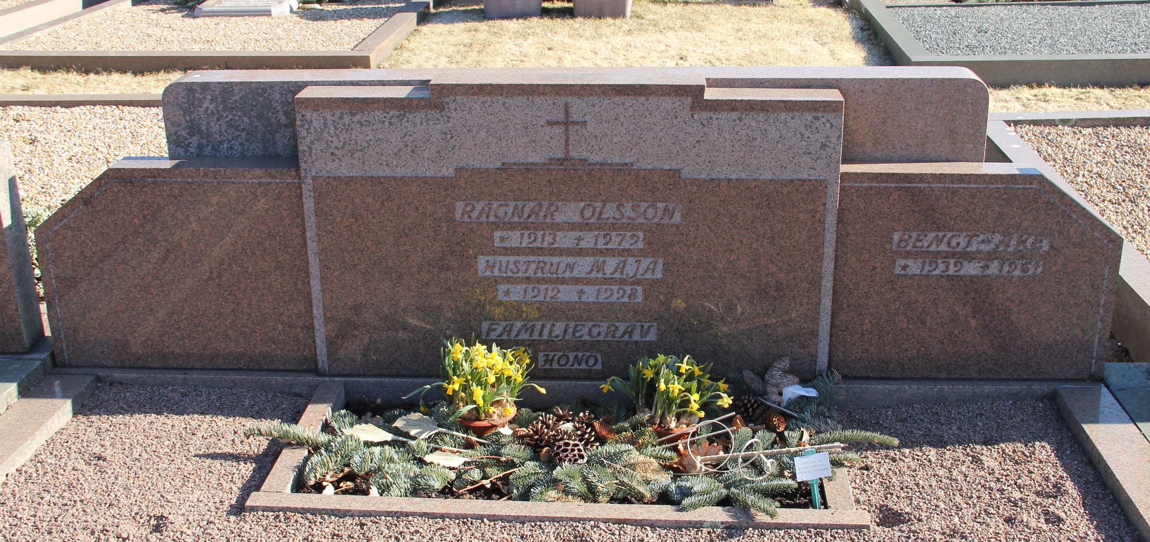 Grav F019 Hönö Kyrkogård