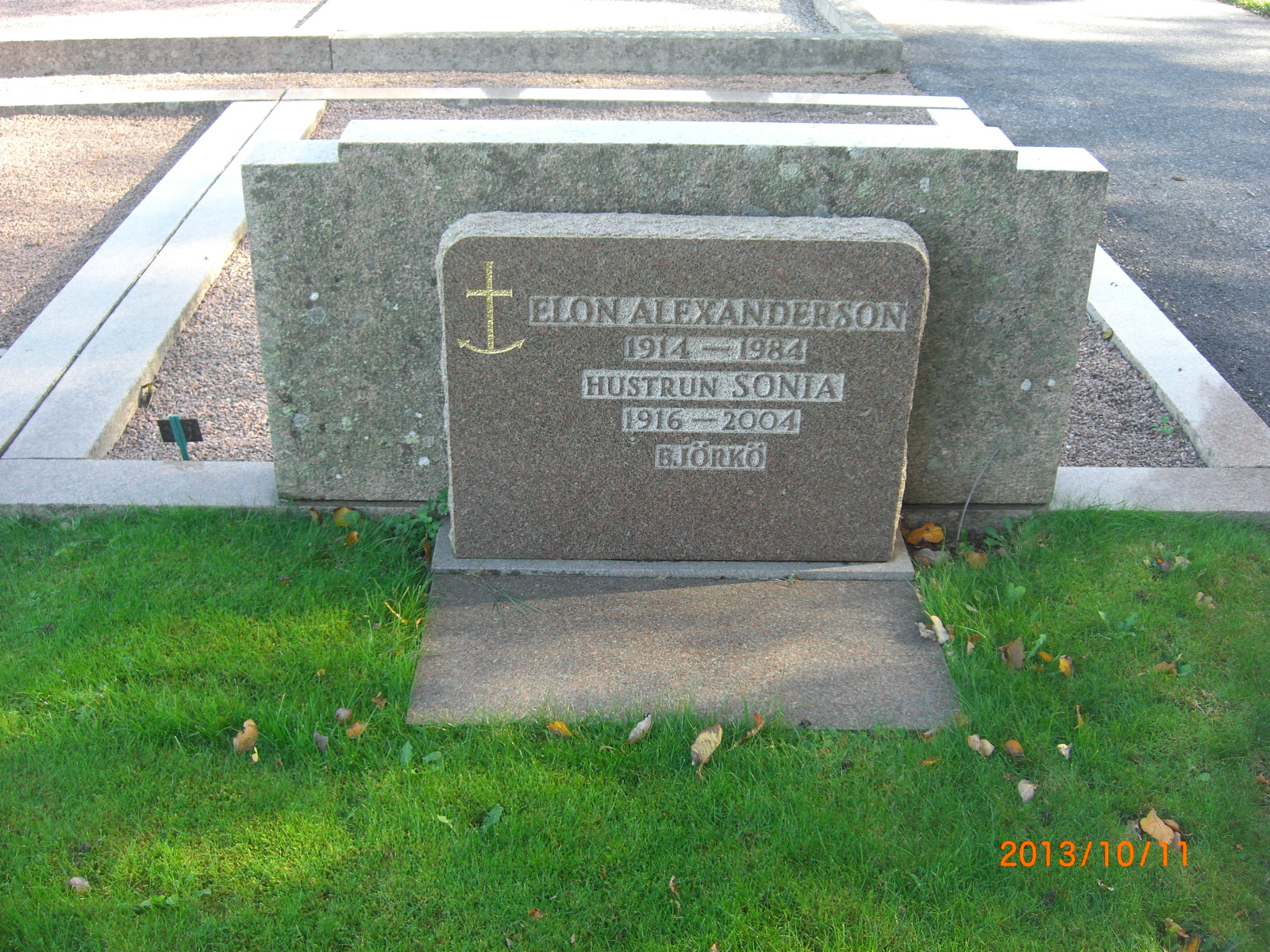 Grav VM017 Öckerö Kyrkogård