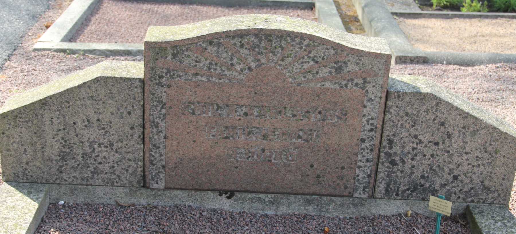 Grav E153 Öckerö Kyrkogård