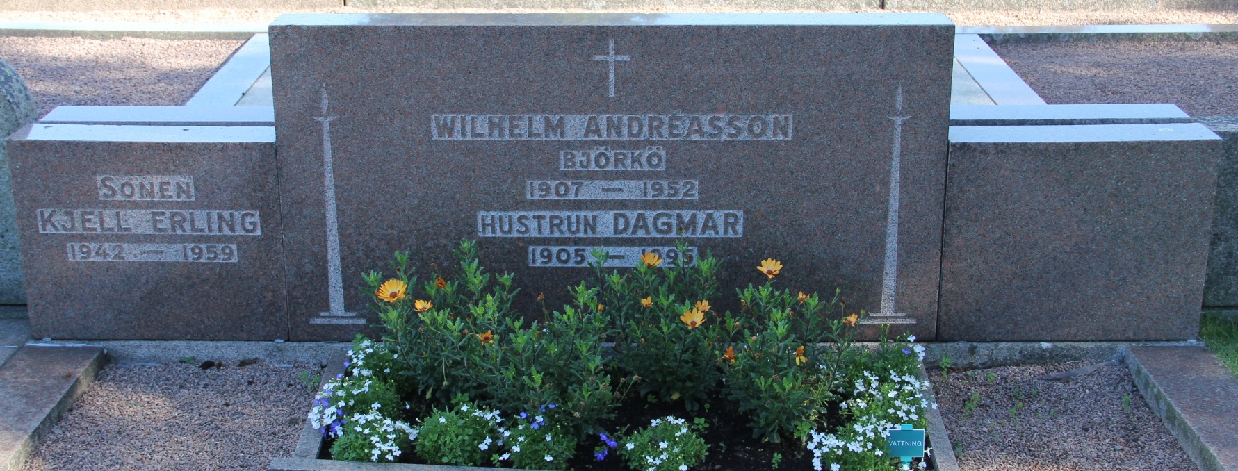 Grav F141 Öckerö Kyrkogård