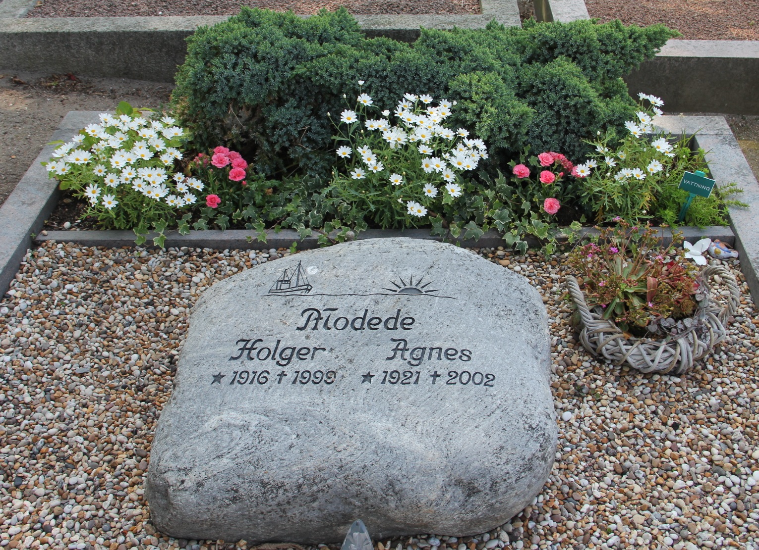 Grav E128 Öckerö Kyrkogård