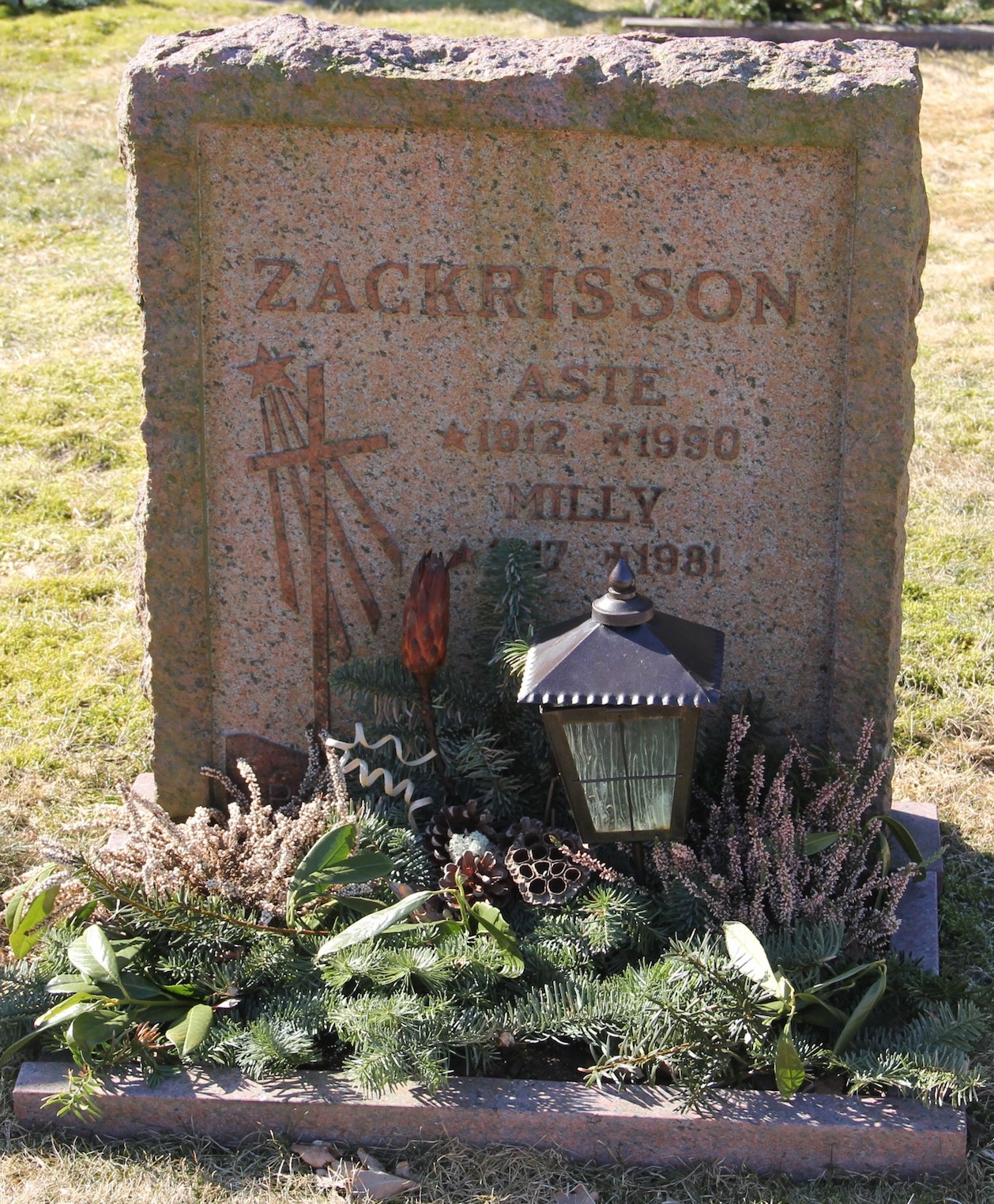 Grav D017 Hönö Kyrkogård