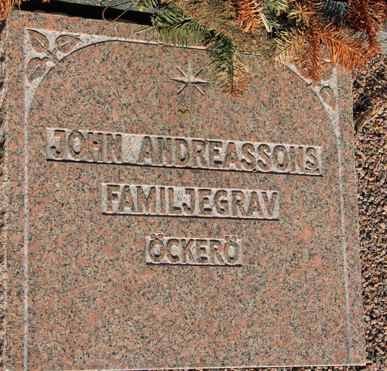Grav D033 Öckerö Kyrkogård