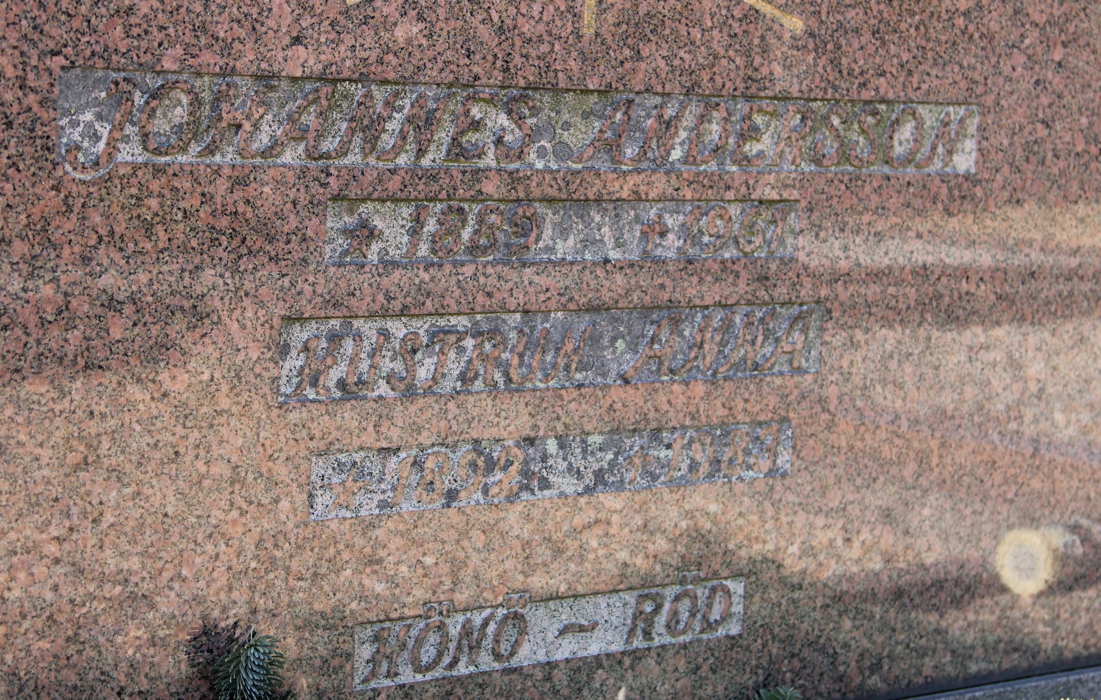 Grav G033 Hönö Kyrkogård