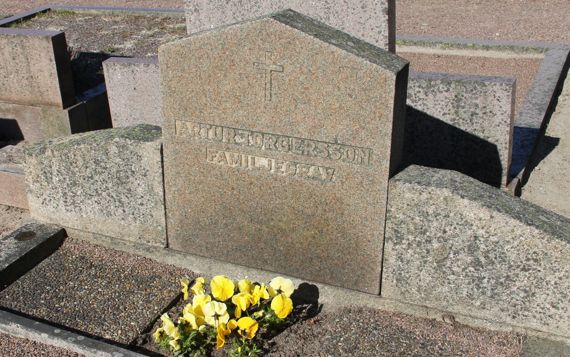 Grav D063 Öckerö Kyrkogård