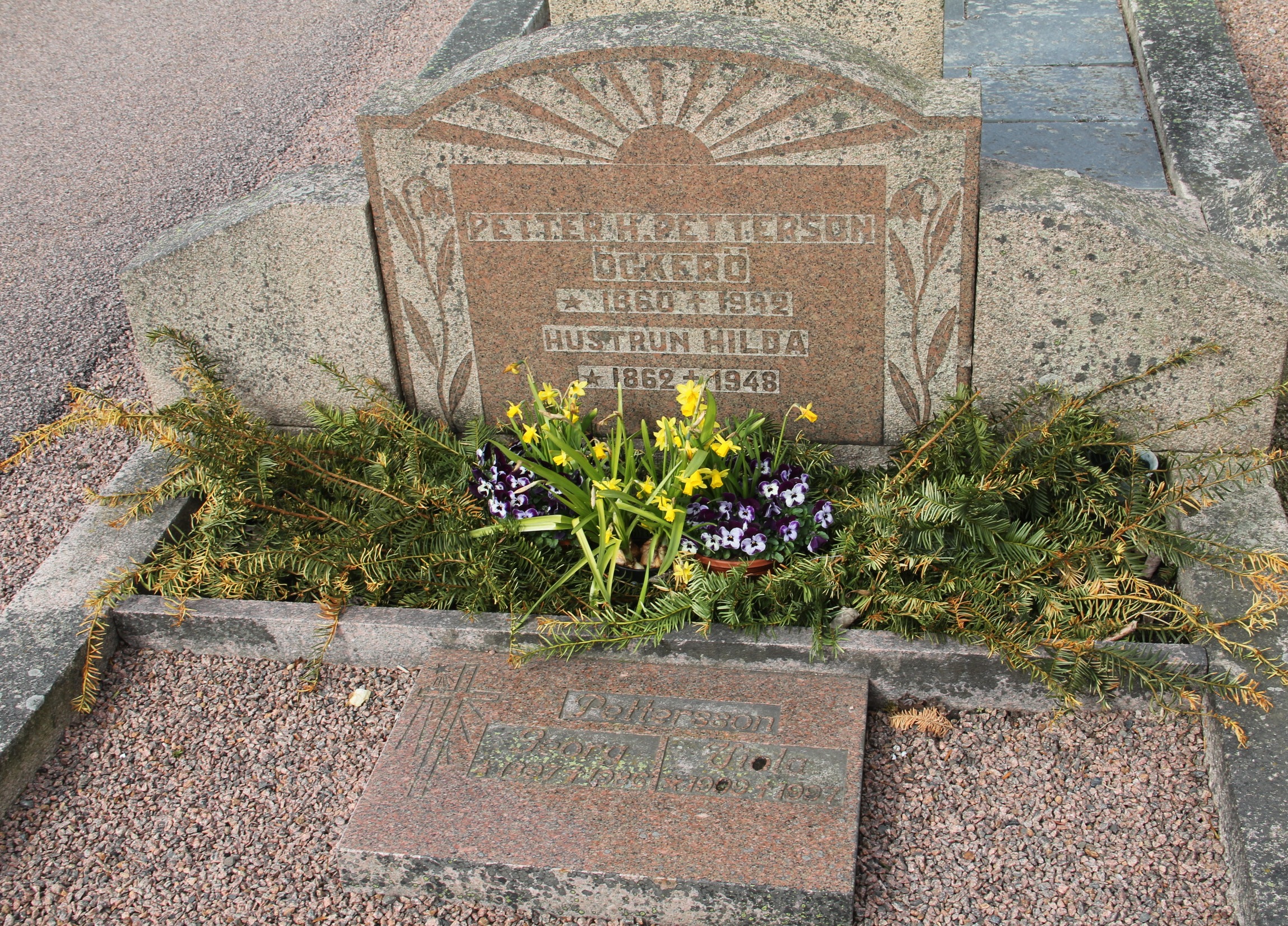 Grav C144 Öckerö Kyrkogård