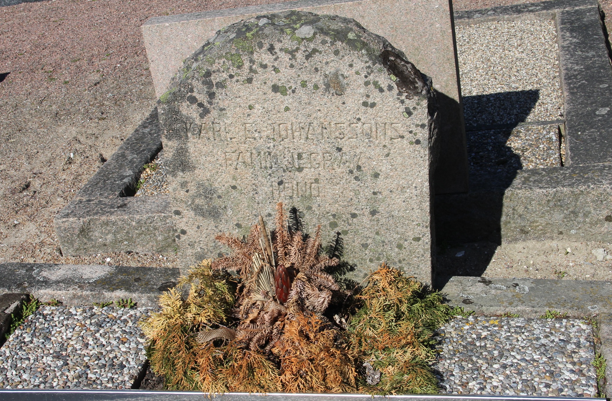 Grav D110 Öckerö Kyrkogård