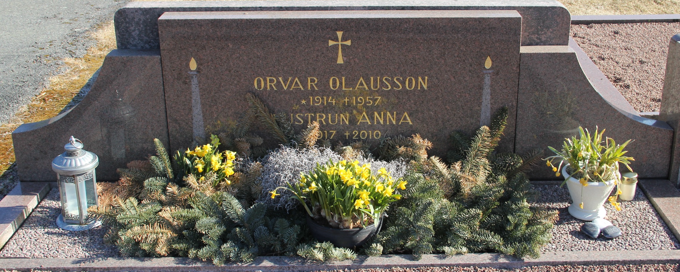 Grav F024 Hönö Kyrkogård