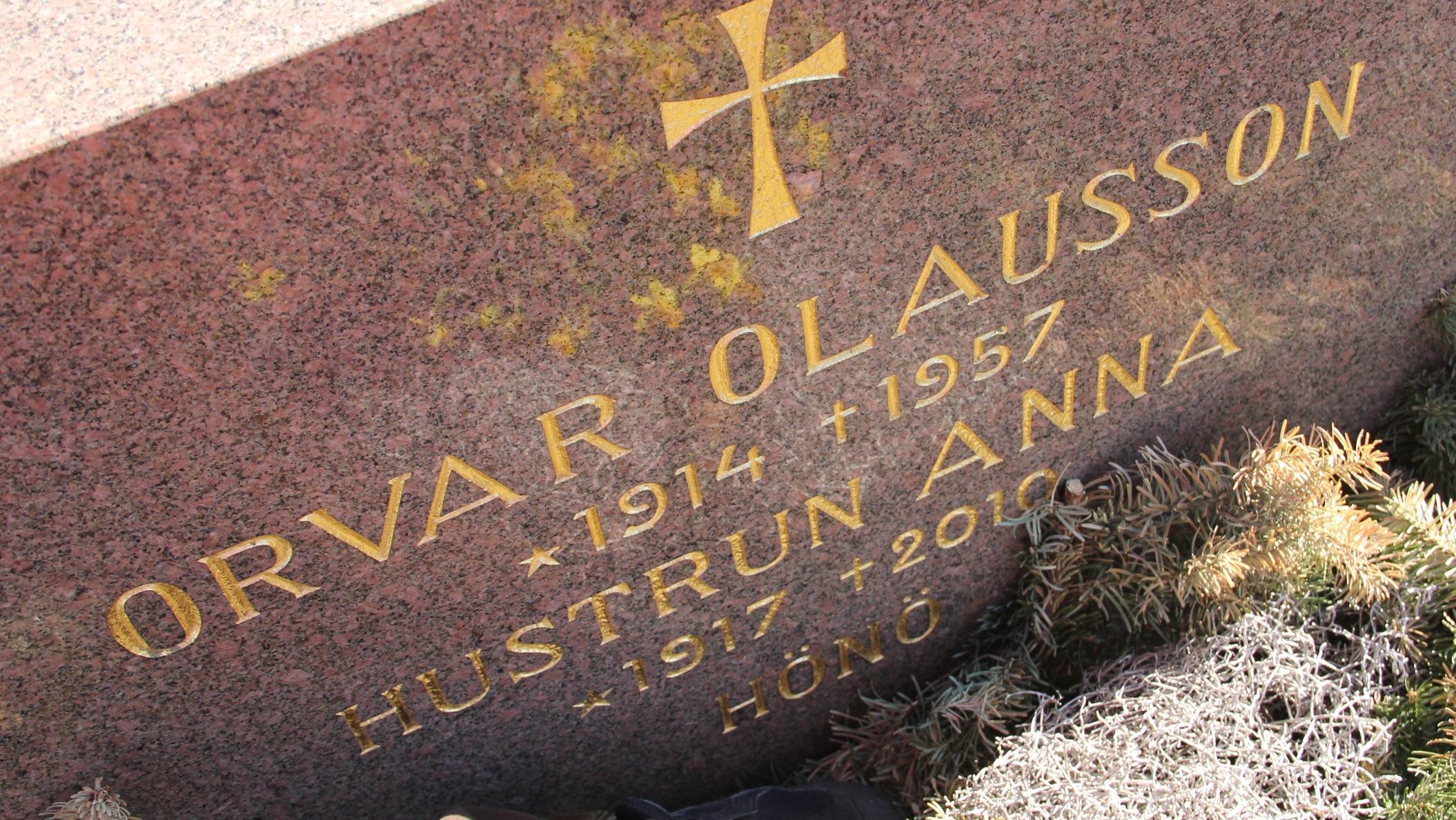 Grav F024 Hönö Kyrkogård
