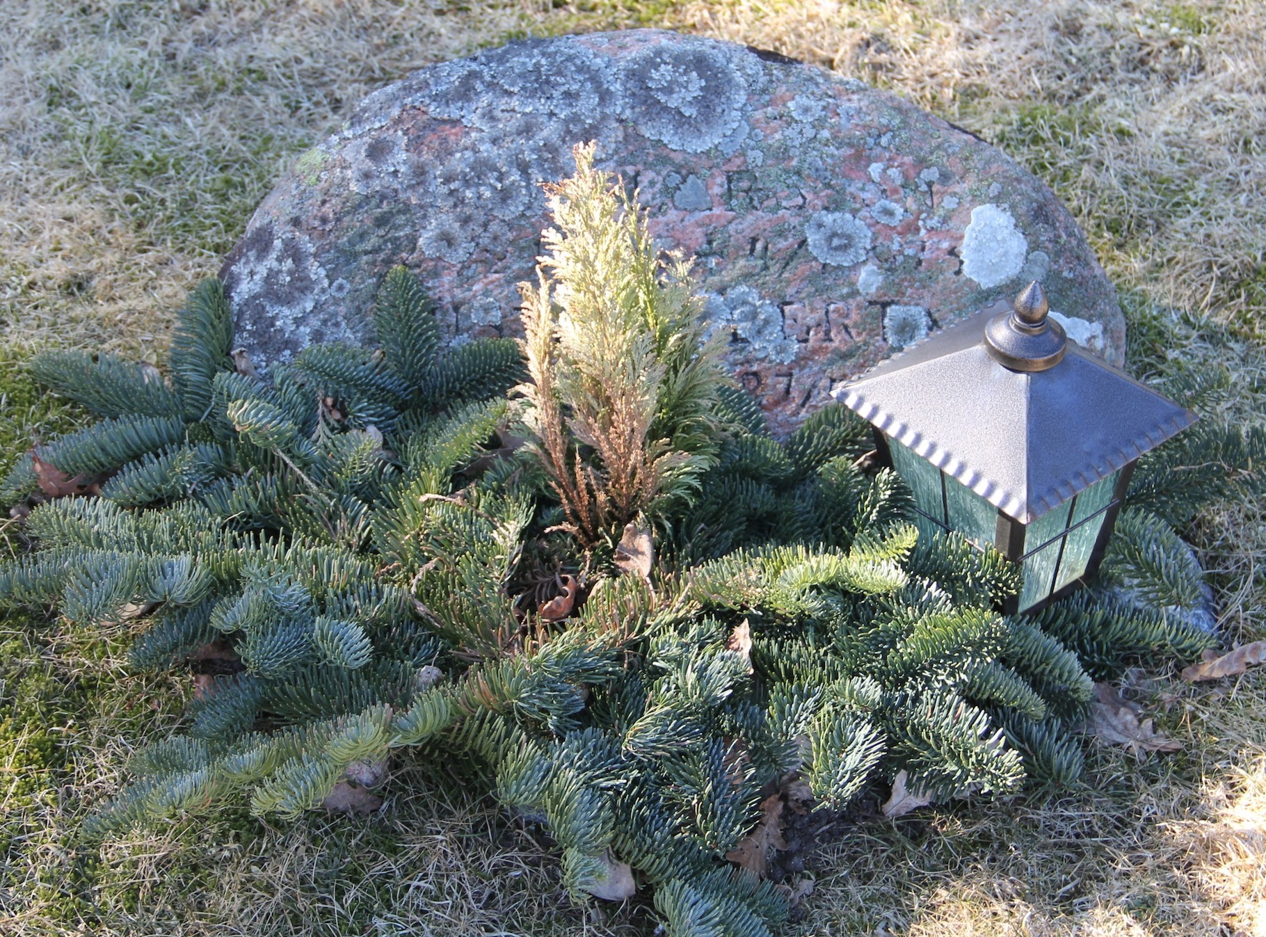 Grav D002 Hönö Kyrkogård