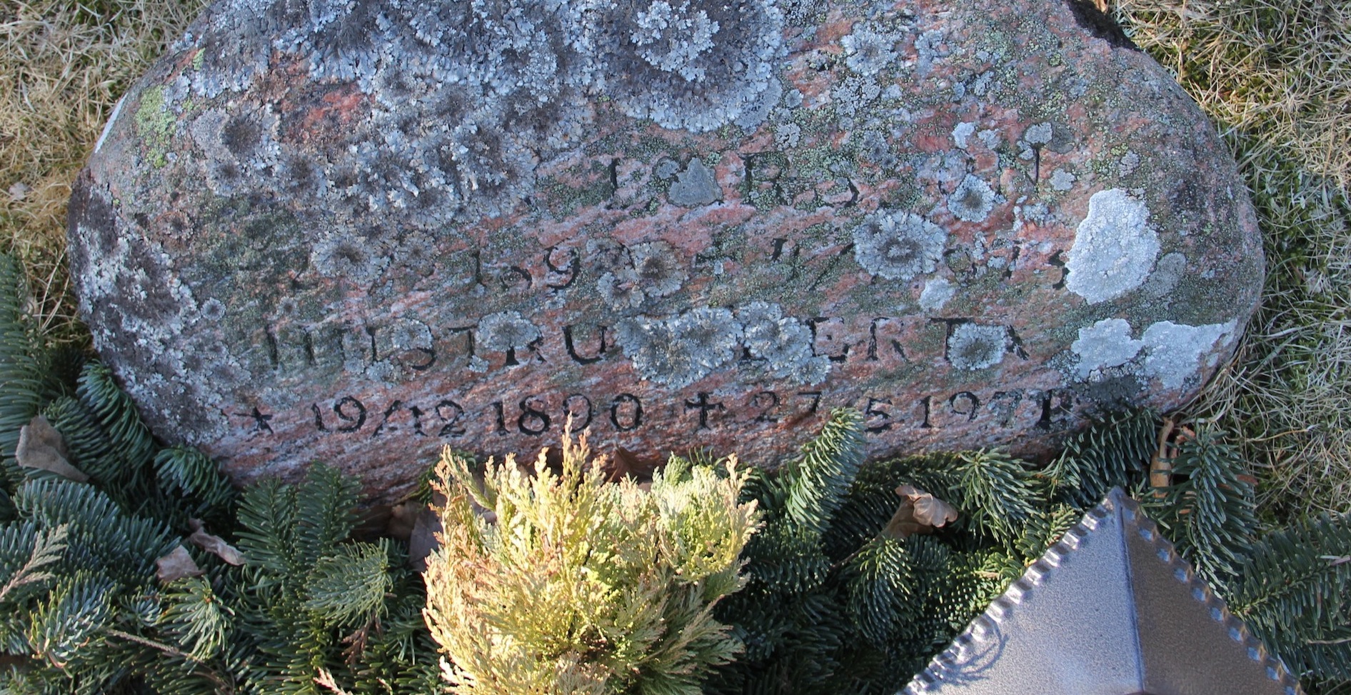 Grav D002 Hönö Kyrkogård