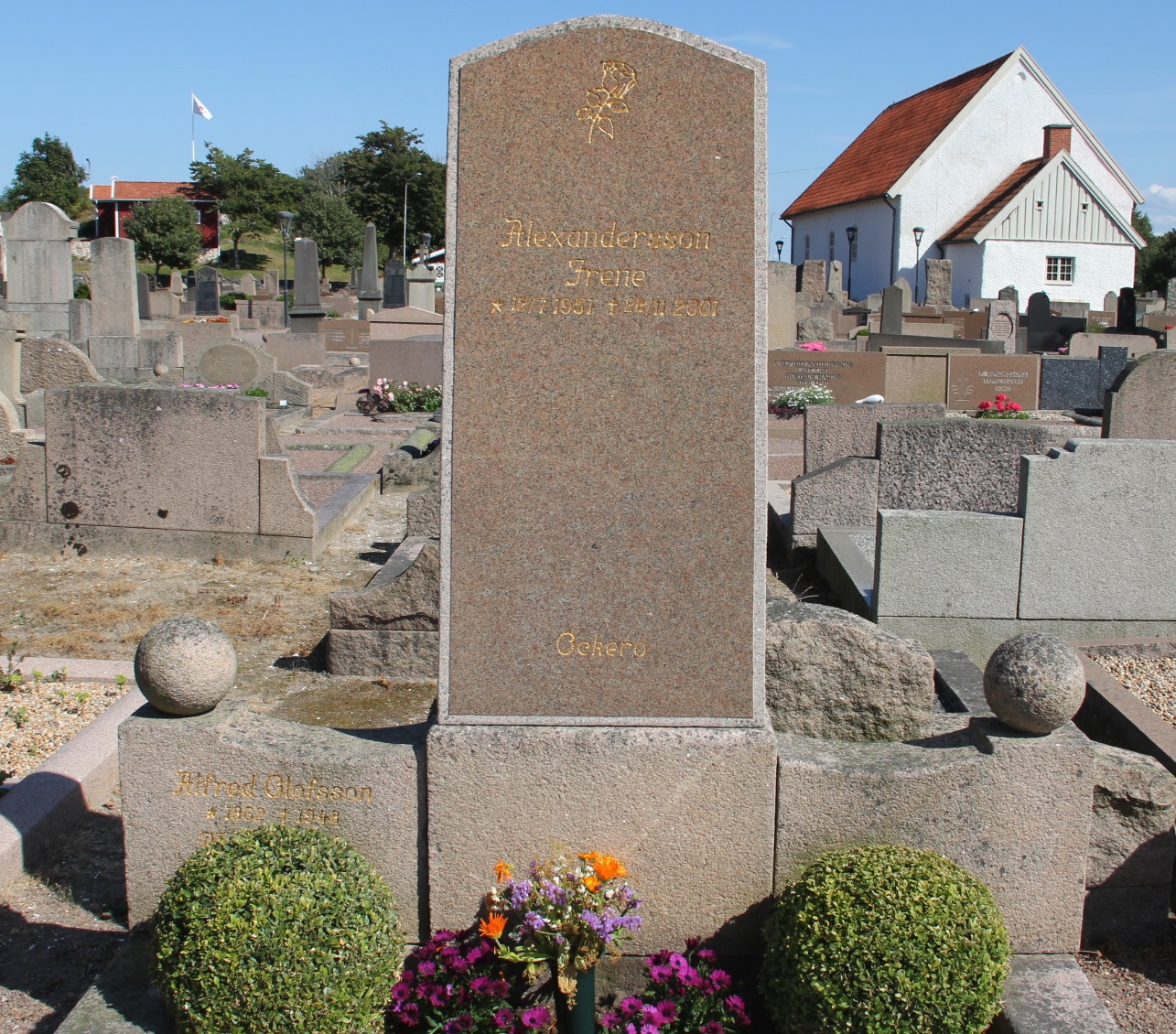 Grav E216 Öckerö Kyrkogård