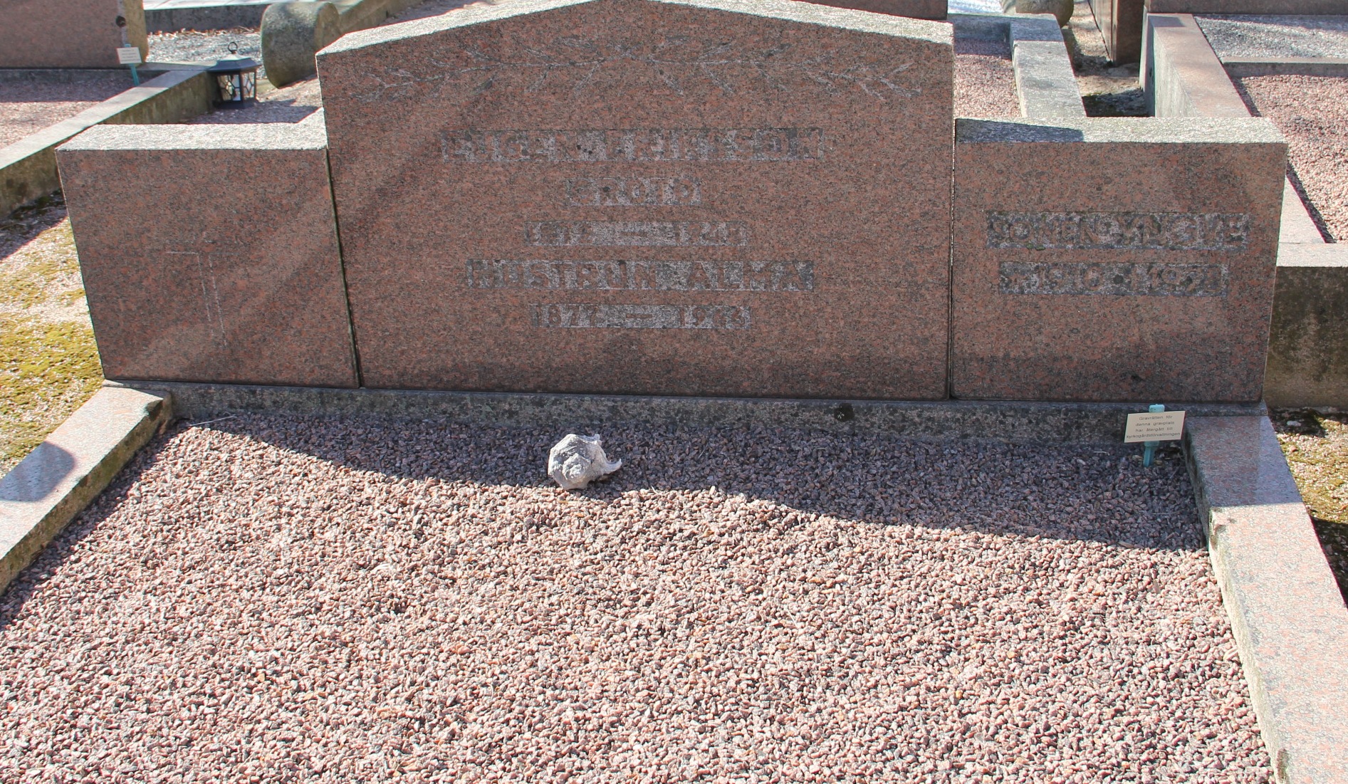 Grav A066 Öckerö Kyrkogård