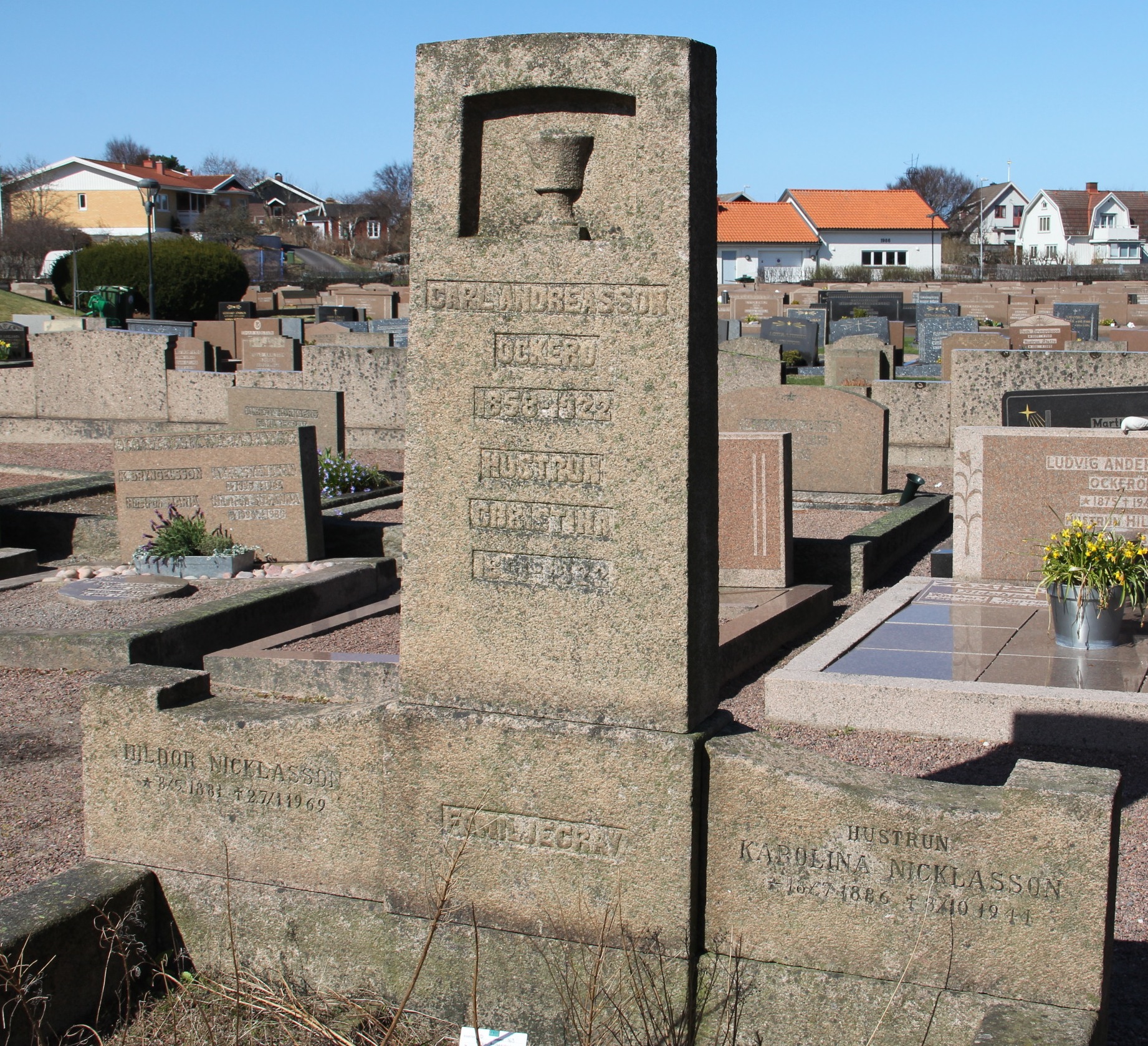 Grav D163 Öckerö Kyrkogård