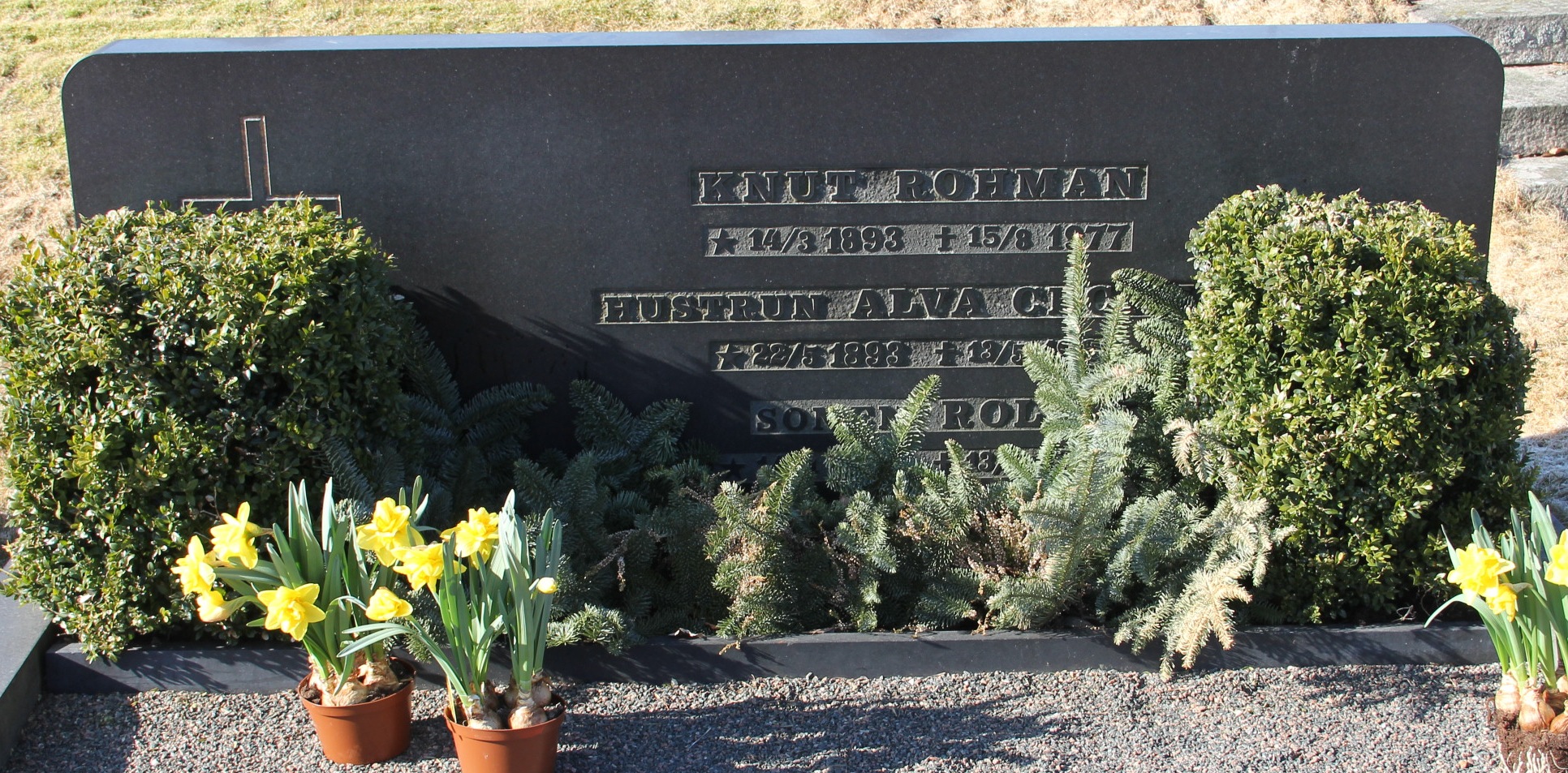 Grav F011 Hönö Kyrkogård