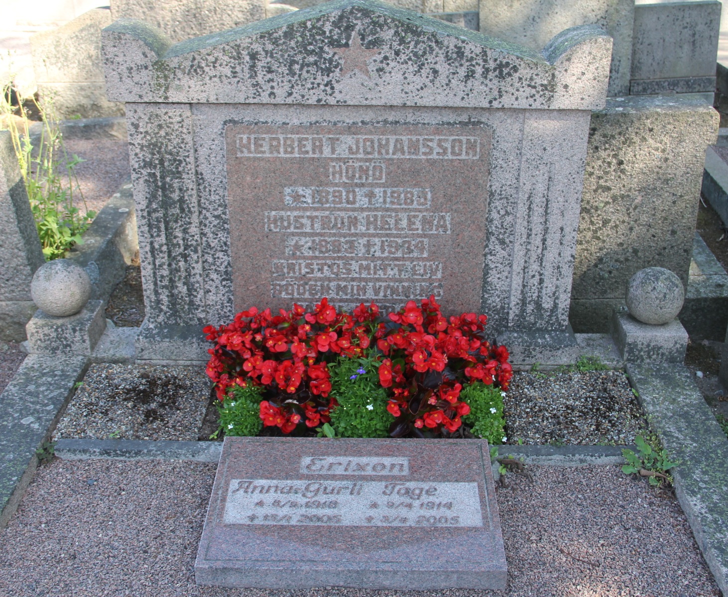 Grav E208 Öckerö Kyrkogård