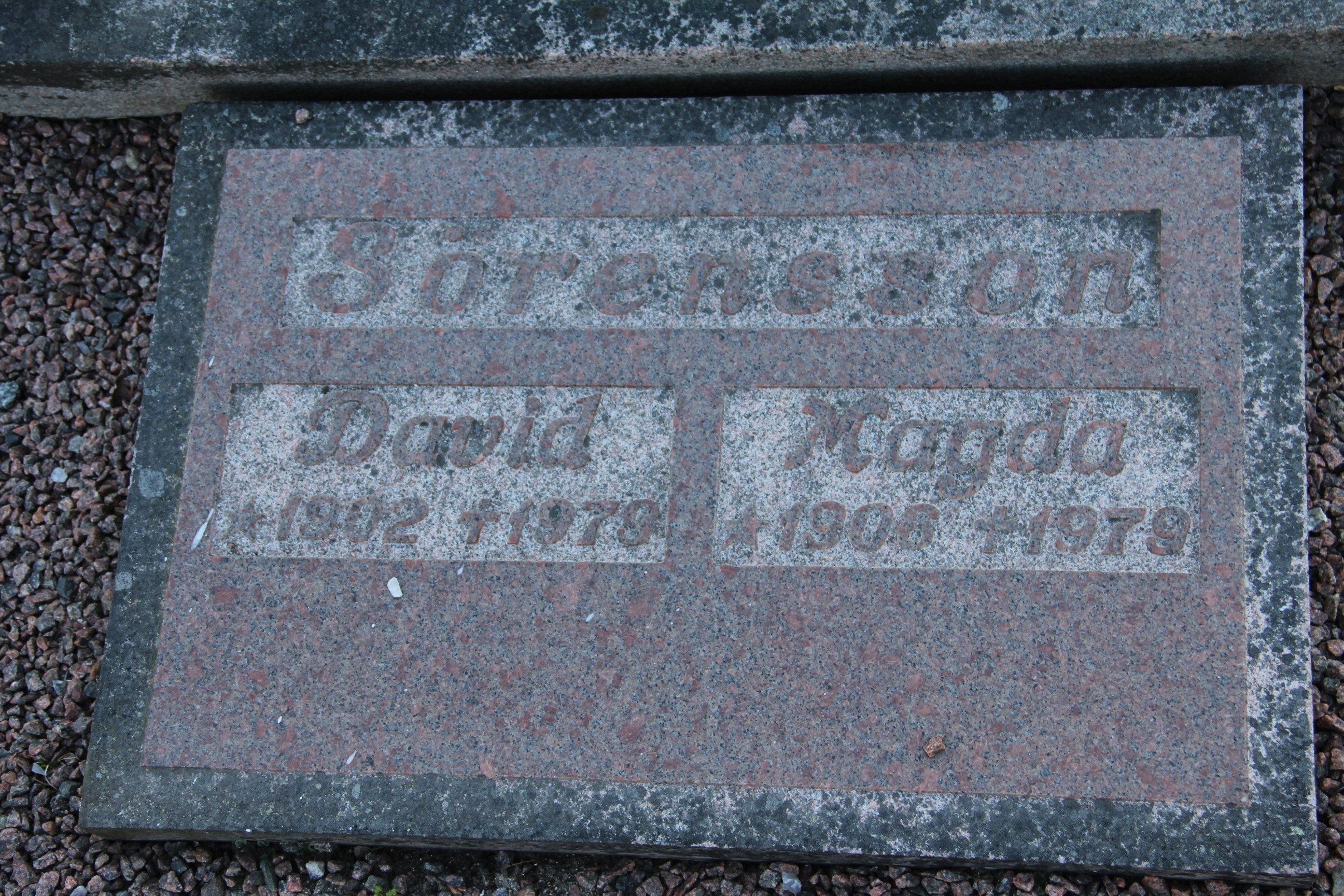 Grav D025 Öckerö Kyrkogård