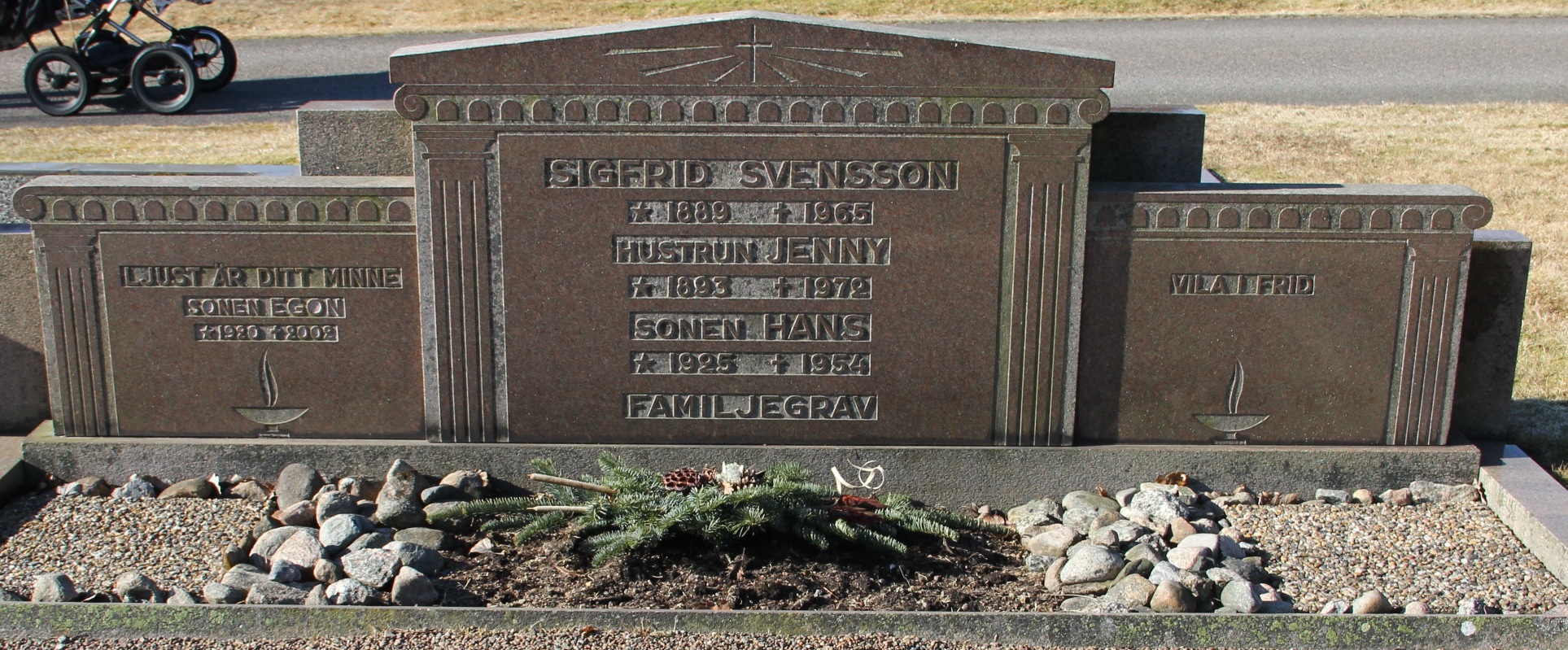 Grav F008 Hönö Kyrkogård