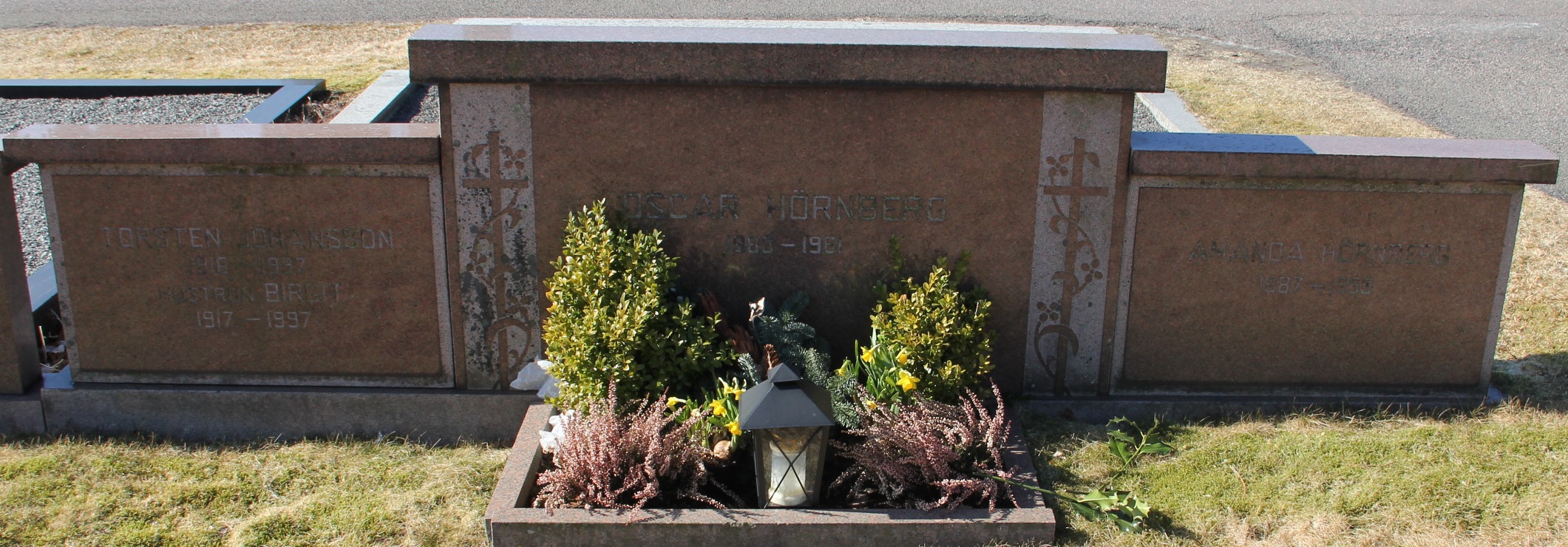 Grav G012 Hönö Kyrkogård