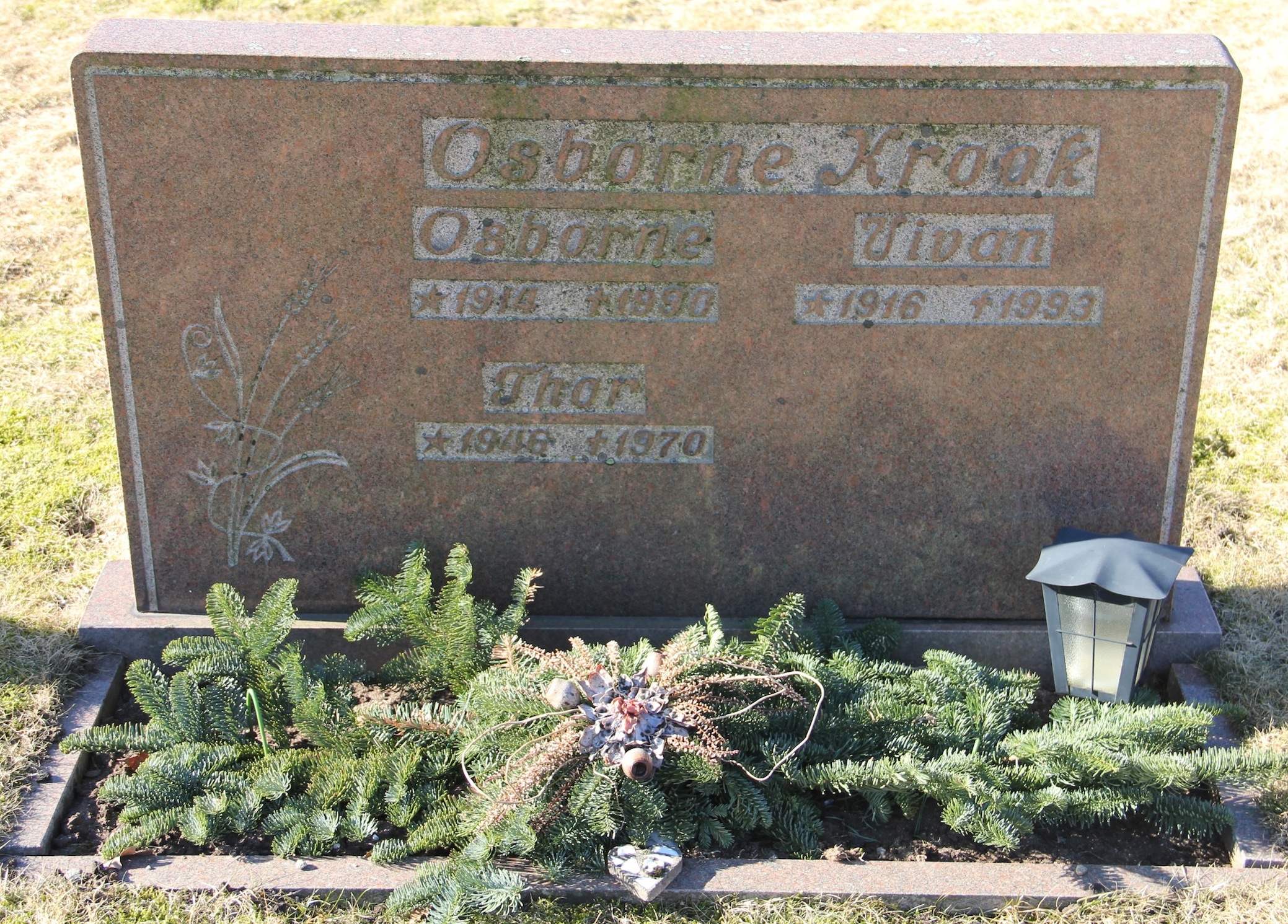 Grav B012 Hönö Kyrkogård